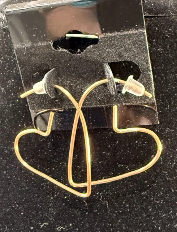 815-26Earrings;’BCuWireHeartNoEarhook’;AnOriginalJonMichelleDesign;UniqueHandCraftedFreeFormHeartShilouetteBCuRoundWire;NoEarHooksRequired.(1 of 3)