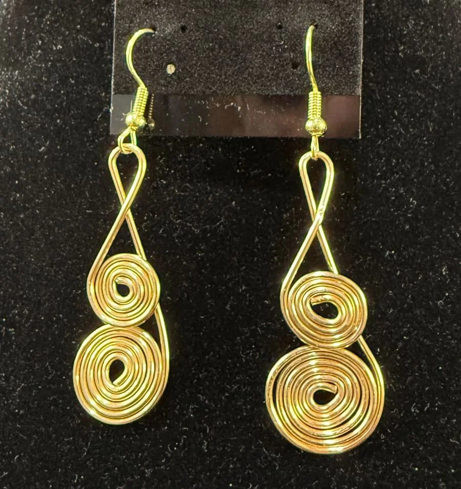 786-26;Earrings;’AuDoubleSpiralingClef’;UniqueHandCraftedFreeFormDesignWithAuRoundWireShapedIntoSmallClossedSpiralOverALargerClosedSpiral;EarHooksAreAuWithBallAndSpring.(2 of 2)