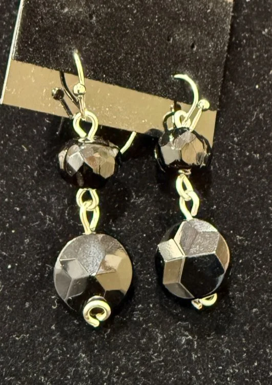 828-26;Earrings;’AgFancyMidnightBlackDoubleDongleEarrings’;BeautifulSmallRoundMidnightBlackFacecttedBeadHangsOverALargerMidnightBlackFlatRoundFacettedBead;EarHooksAreAgWithAgBallAndSpring.(1 of 1)