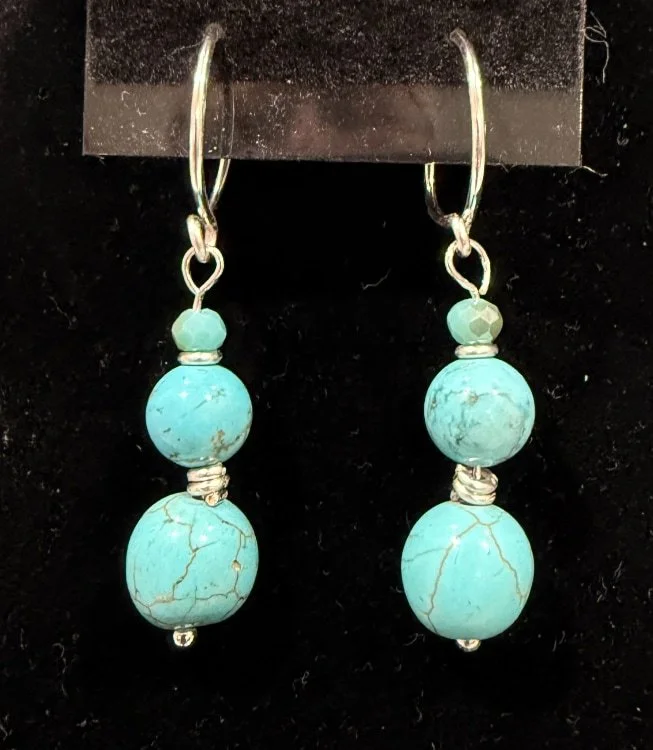 845-26;Earring:'SmLoopStudAgWireTurquoiseLikeTripleBeadEarring';HandCraftedFreeFormDesignInRoundAgWireWithUniqueCustomStudRingHoldingCascadingSmallTurquoiseLikeSeedBead
IncreasingWithSizesOfBeadsSpacedApartByAgCustomMadeJumpRingSpacers;EarHooksAreAgW
