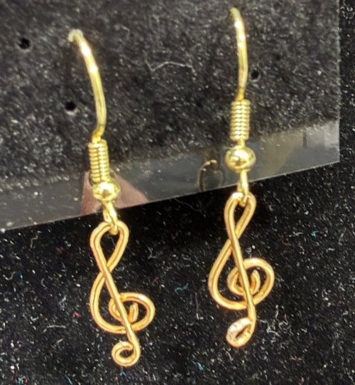 924-26;Earring;’AuMiniTrebleClef’;JonMichelleOriginalDesign;HandCraftedFreeFormAuRoundWireMiniTrebleClef;EarHookAreAuWithBallAndSpring.(3 of 5)