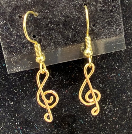 923-26;Earring;’AuMiniTrebleClef’;JonMichelleOriginalDesign;HandCraftedFreeFormAuRoundWireMiniTrebleClef;EarHookAreAuWithBallAndSpring.(2 of 5)