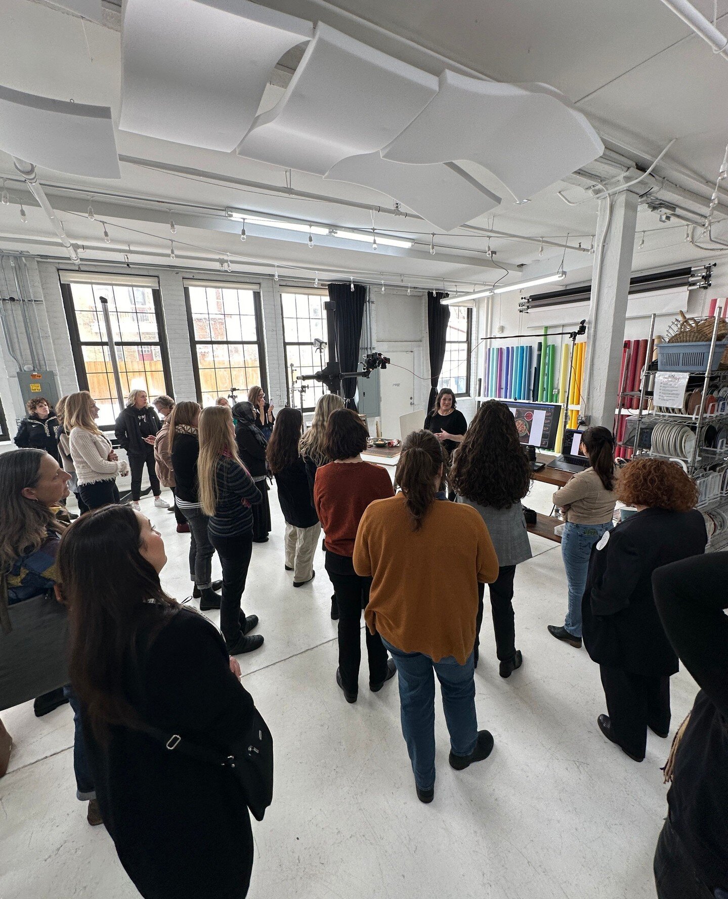 We had so much fun hosting the March meeting for @womenwhoreallycook at the studio. Need a space to host a group or meeting? We do that! Schedule a tour or book your rental with the link in our bio.