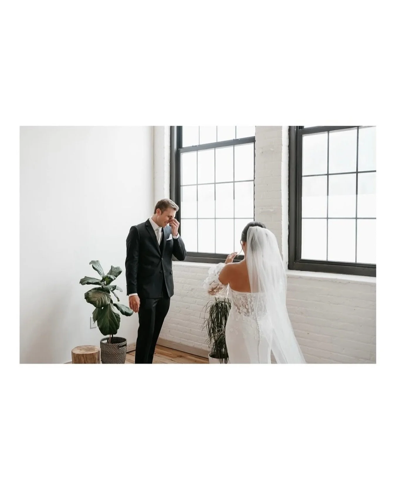 The magic of a first look. 🤍

With big, bright windows and plenty of space to move around, Studio Q makes the perfect spot for all your pre-ceremony moments. Tap the link to book your special day.

#MinneapolisBridalSuite #MinneapolisVenue #Minneapo