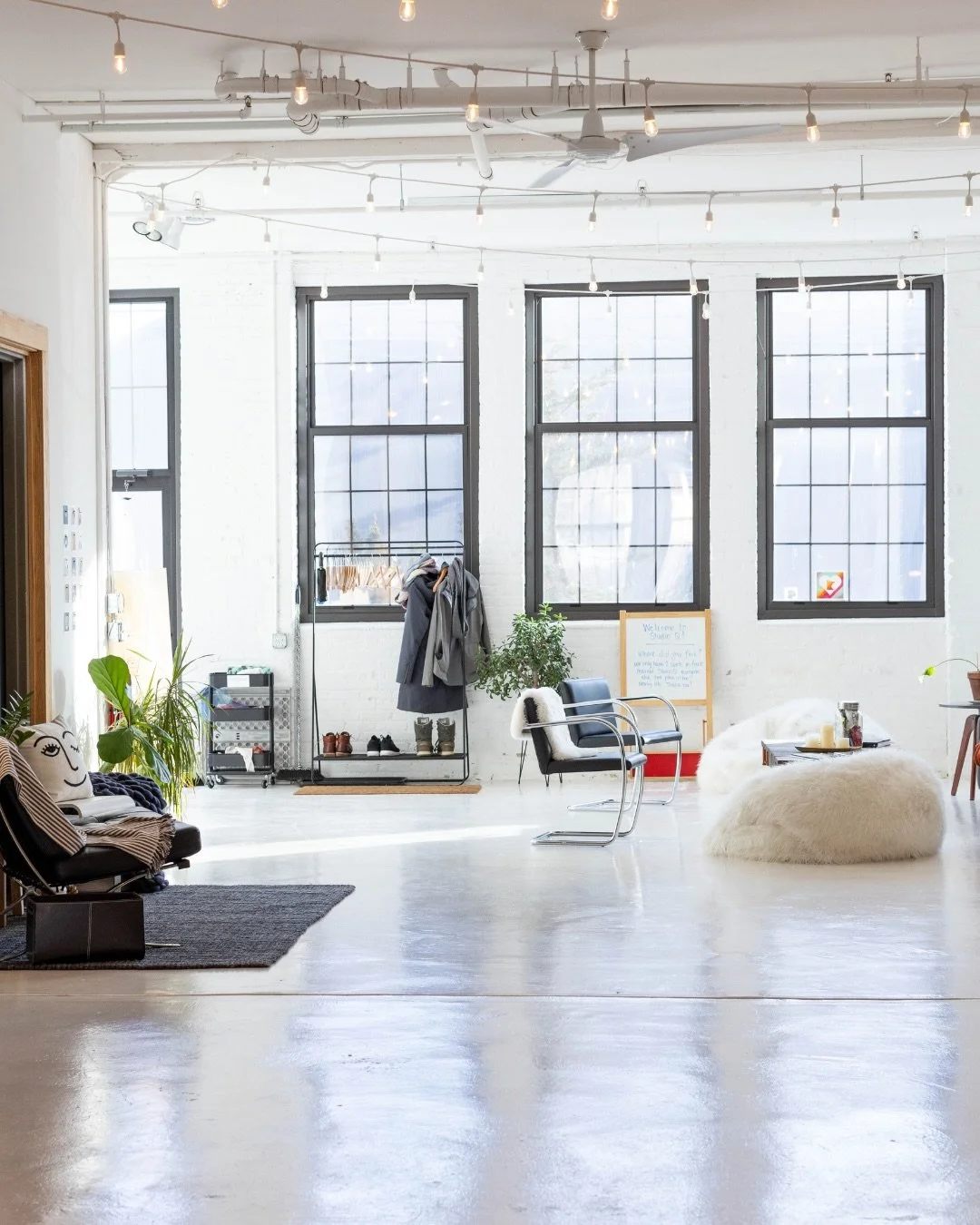 Isn&rsquo;t she lovely? 🥰 

With tons of natural light, plenty of space to move around, endless props and backdrops, comfortable seating, and refreshments, we think Studio Q has just about everything creatives need to get the perfect shot.

#Minneap