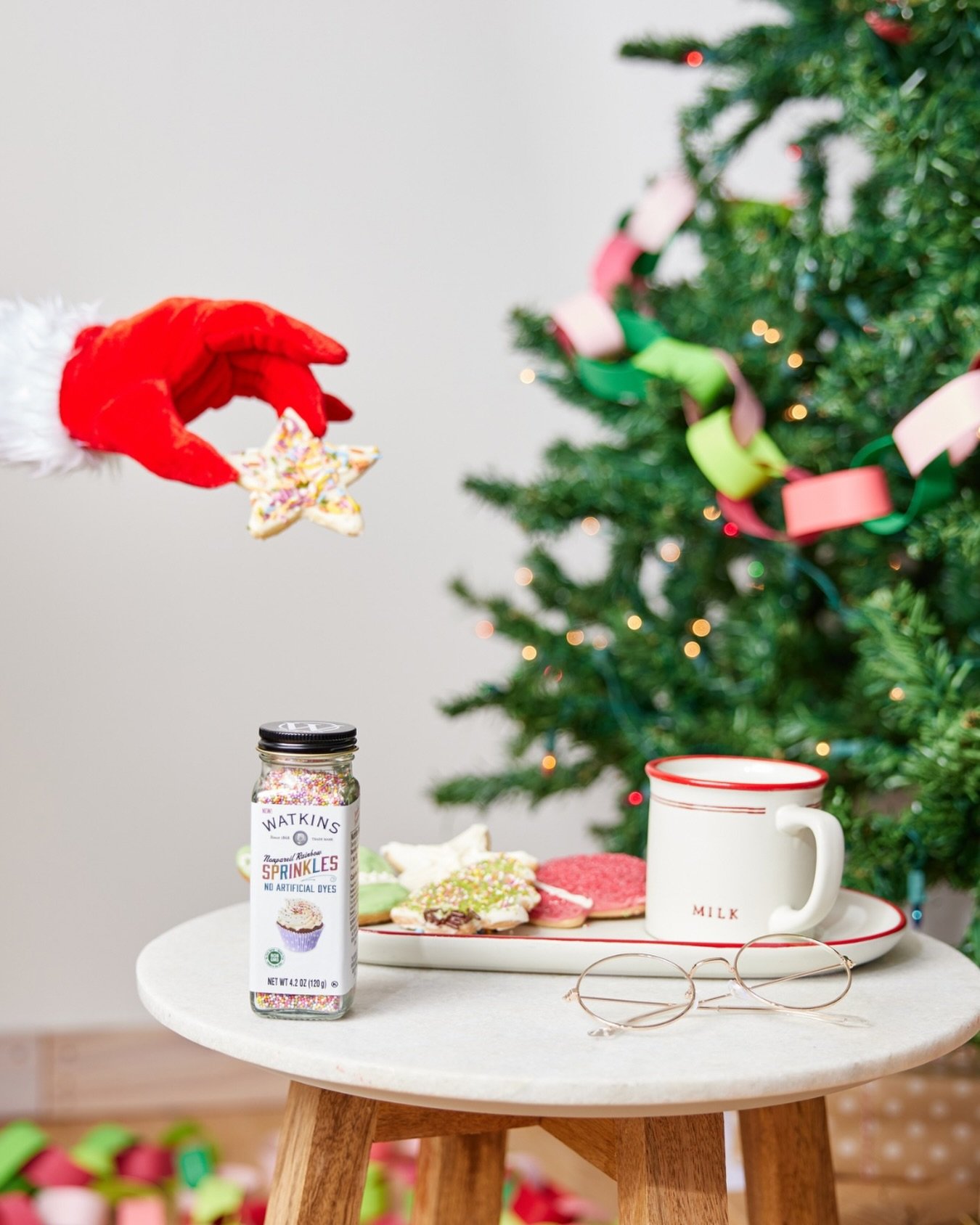 Don&rsquo;t panic, but the holiday season is kiiinda just around the corner, which means now&rsquo;s the time to book your space for those festive projects! 🎄

Studio Q has room for you and your whole crew, plus all the backdrops and props you need 