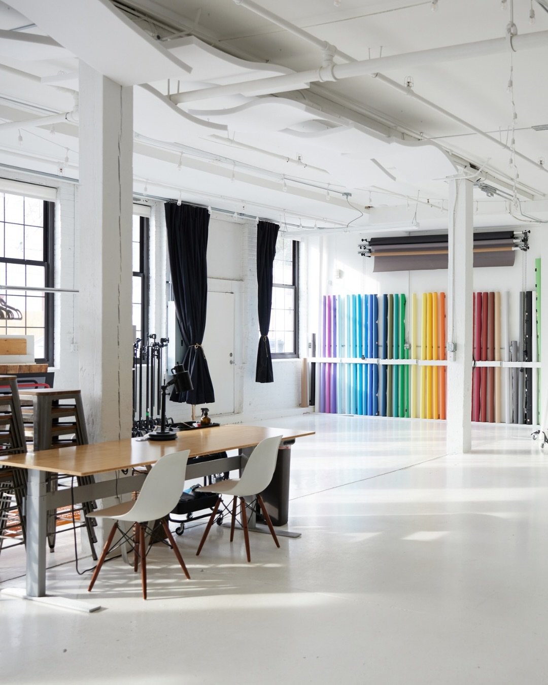 A successful creative project starts with a comfortable crew. At Studio Q, we have plenty of space for you, your team, talent, and allll your gear. Book your time, stretch out, and tackle that brief!

#MinneapolisStudio #TwinCitiesPhotographyStudio #