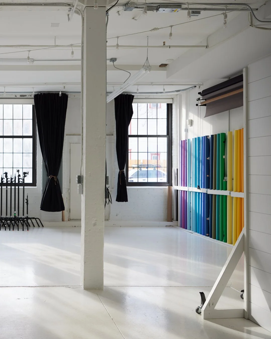 Happy Tuesday from our cozy, sun-filled space ☀️⁠
⁠
#HappyMonday #PhotographyStudio #MinneapolisStudio #ProductionStudio