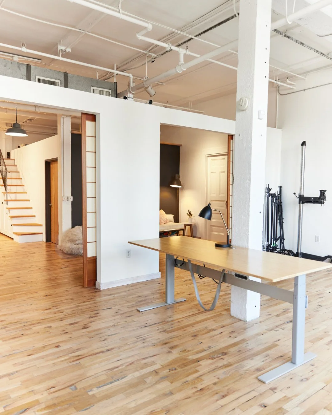 A little peek inside Studio 2.⁠
⁠
Bright natural light, a working kitchen, and plenty of room for styling, prep, and beautiful photos, all in one space.⁠
⁠
Booking spring campaigns today! 🌷