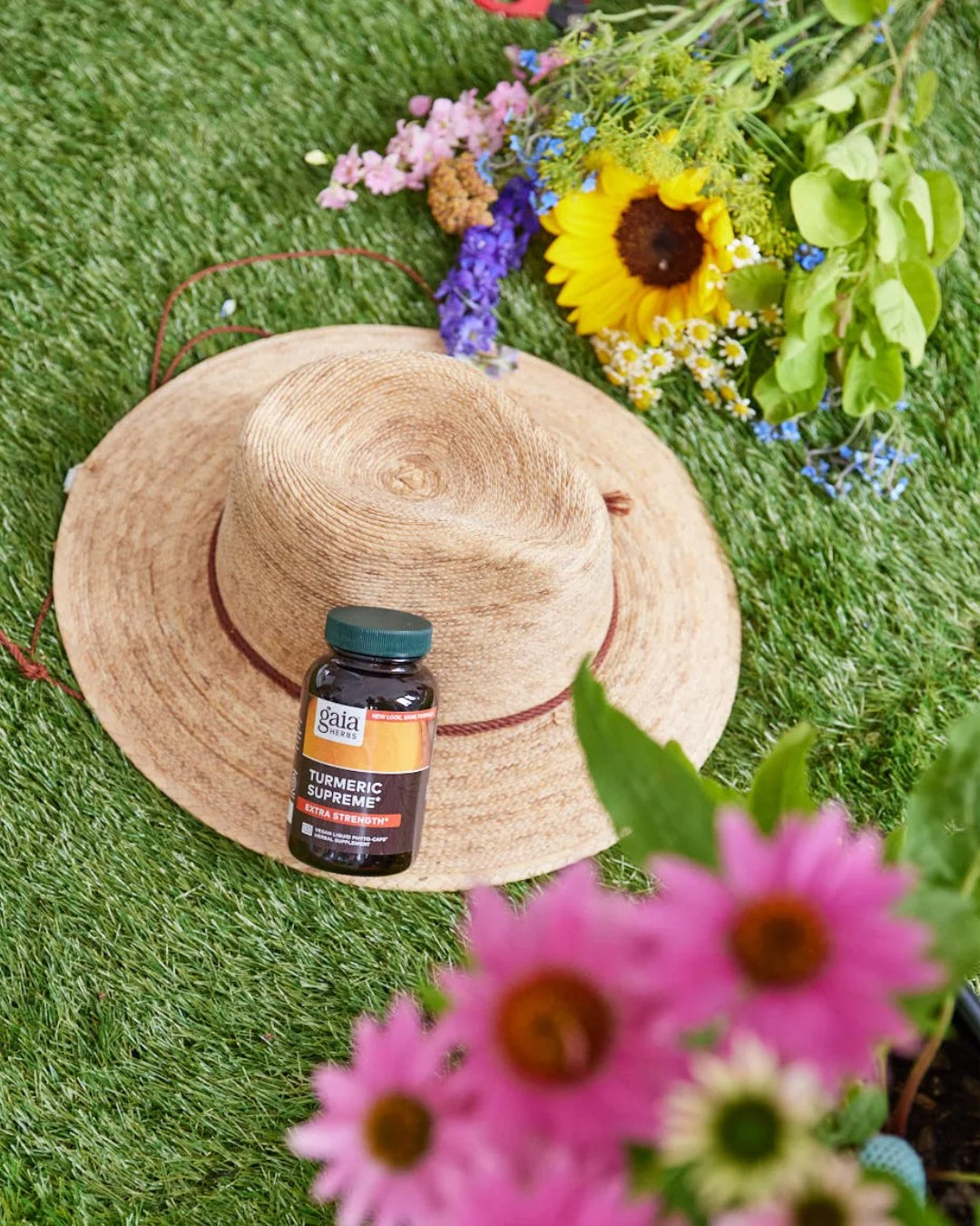 It&rsquo;s not summer yet&hellip; but at Studio Q, it can be! 🌿⁠
⁠
With plenty of backdrops to choose from (including lush green grass), it can feel like June in the middle of March.⁠
⁠
#MinneapolisStudio #Photoshoot #MinnesotaProductionStudio