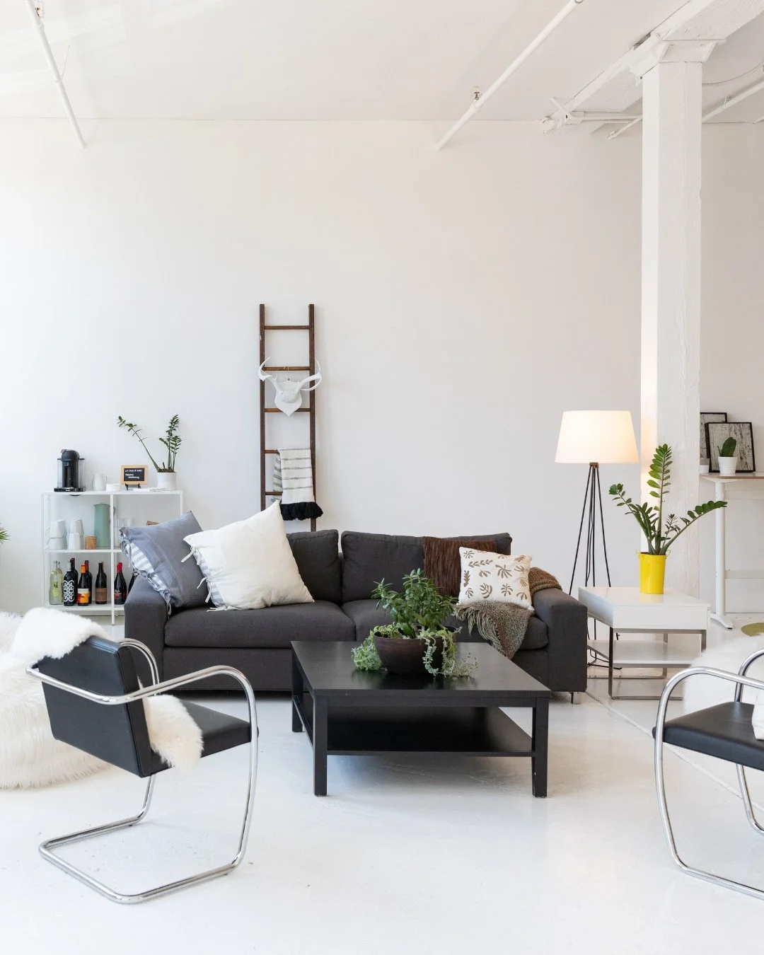 Natural light, open space, and room to create&hellip;that&rsquo;s how we do it around here!⁠
⁠
#MinneapolisStudio #PhotographyStudio #ProductionStudio #TwinCitiesStudio