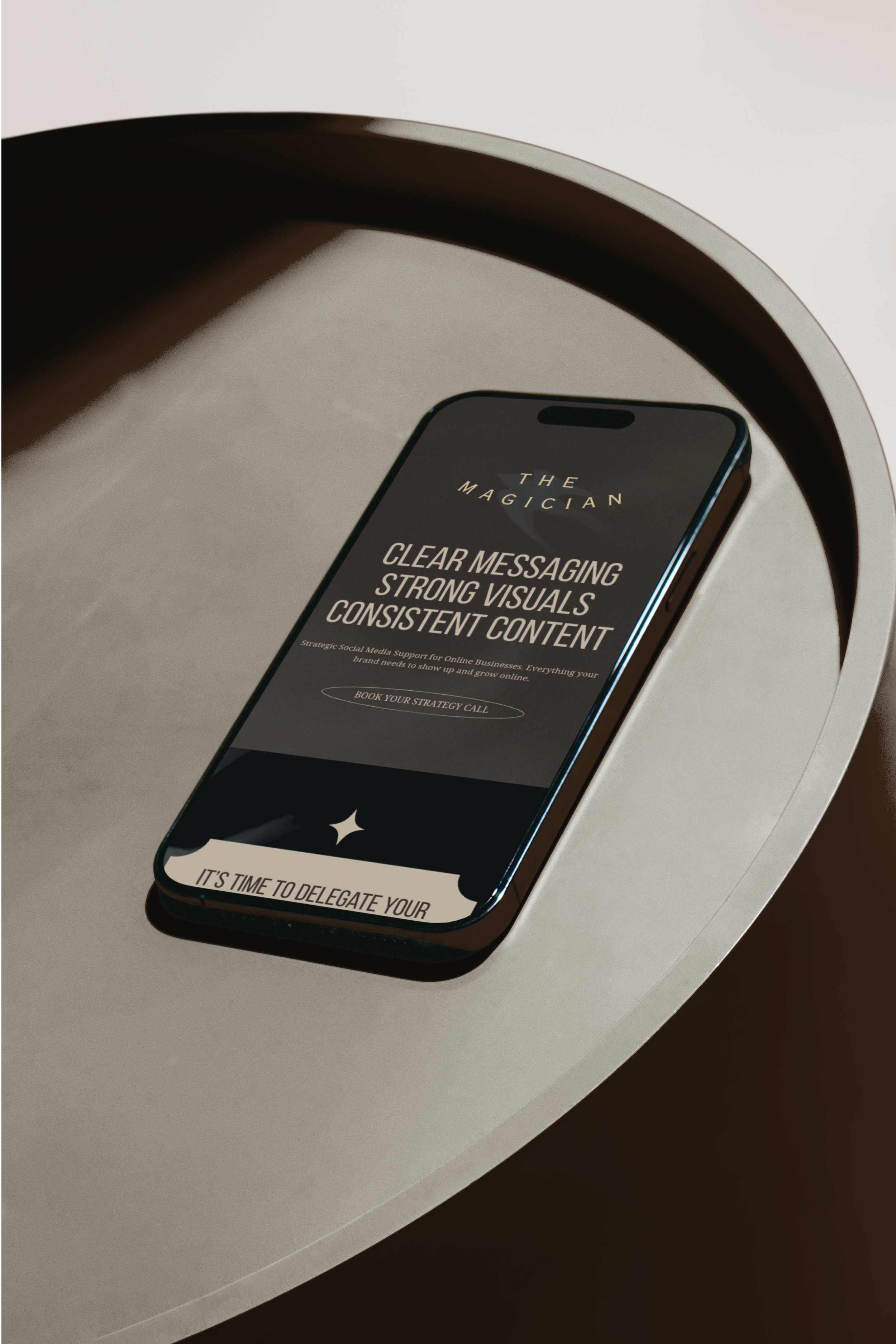 Bendito_Mockup-LB25-W05-Le_iPhone-01_magician.png