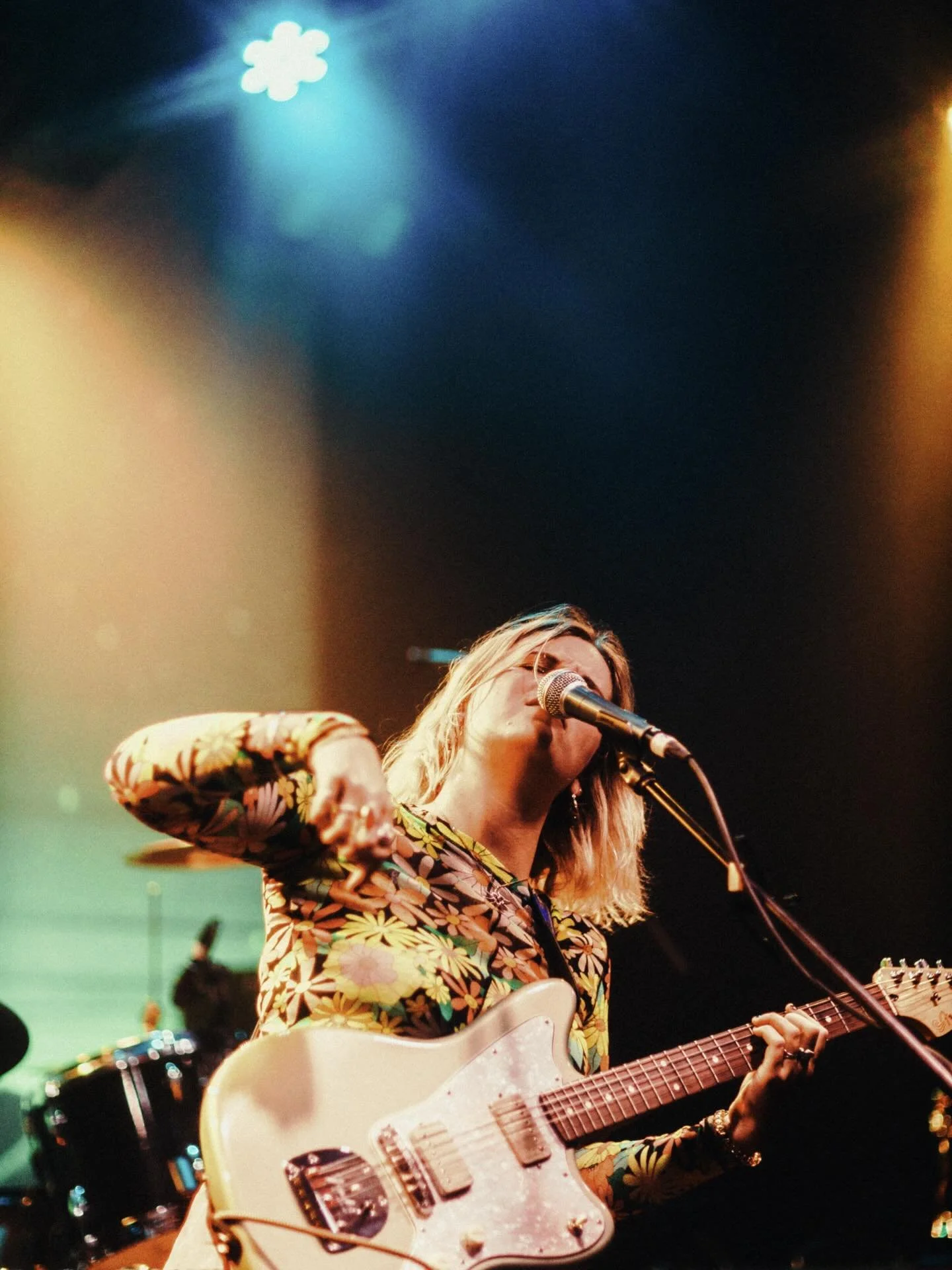 tonight we get to play a sold out @170.russell opening for @keliholiday &mdash;&mdash;&mdash; come early we are on at 7:30pm and then my angel @hollyhebe is gracing the stage c u there if you got a ticket lucky ducks &mdash;&mdash; i won&rsquo;t yell