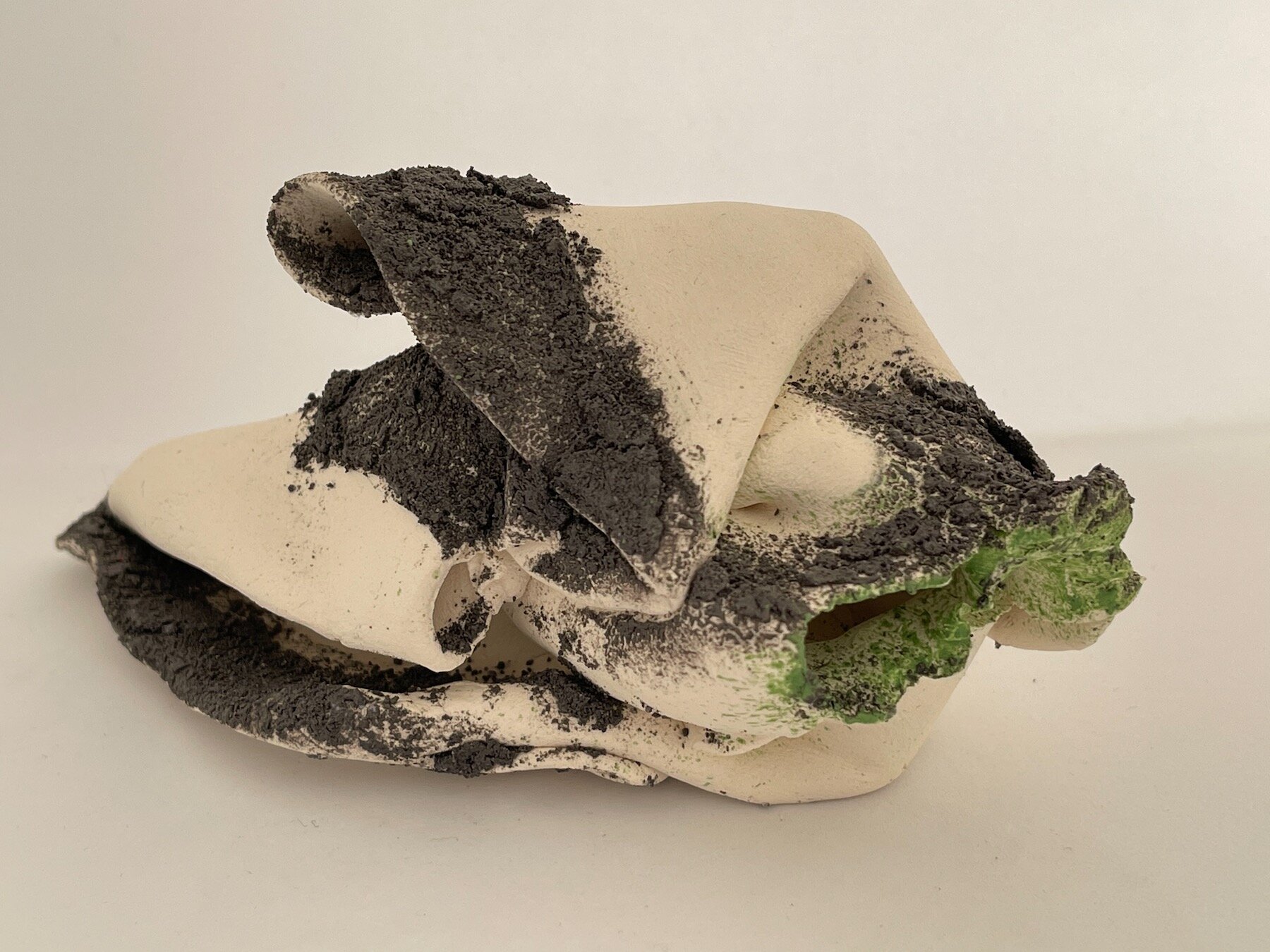 "Belief" commemoration of the first anniversary of the terrorist attacks on Christchurch masjidain. White and black stoneware, dry glazed 2020.