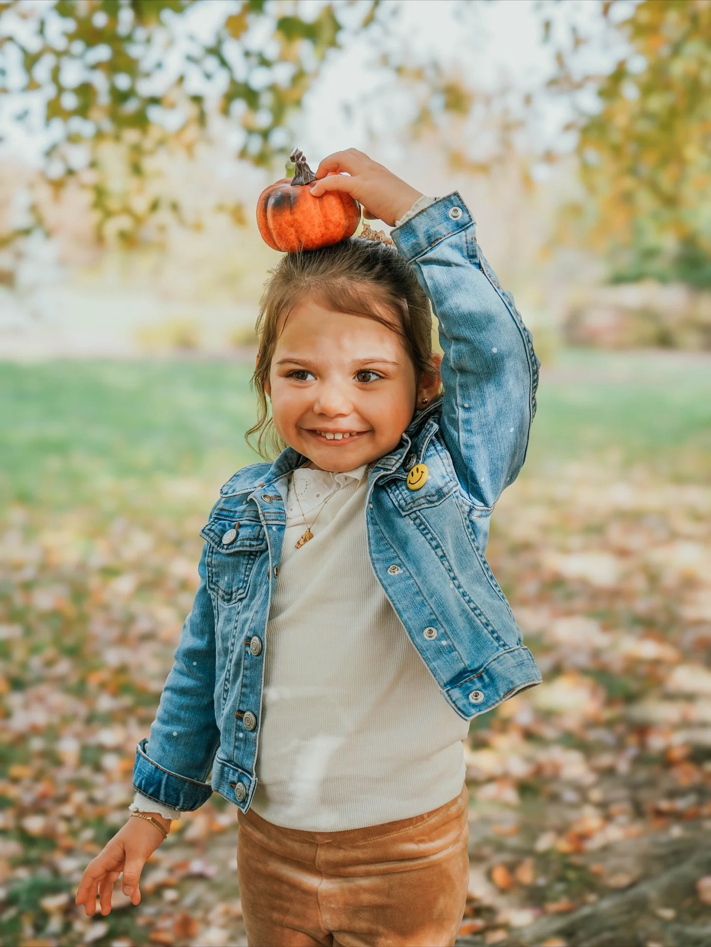 Posting some throwback fall minis to get in the mood for the upcoming season! This could be you &amp; your fam!! 🥰🍂🍁
.
.
.
.
#baltimorephotographer #baltimorecountyphotographer #photographer #photography #photographerlife #sony #sonyalpha #sonya7r