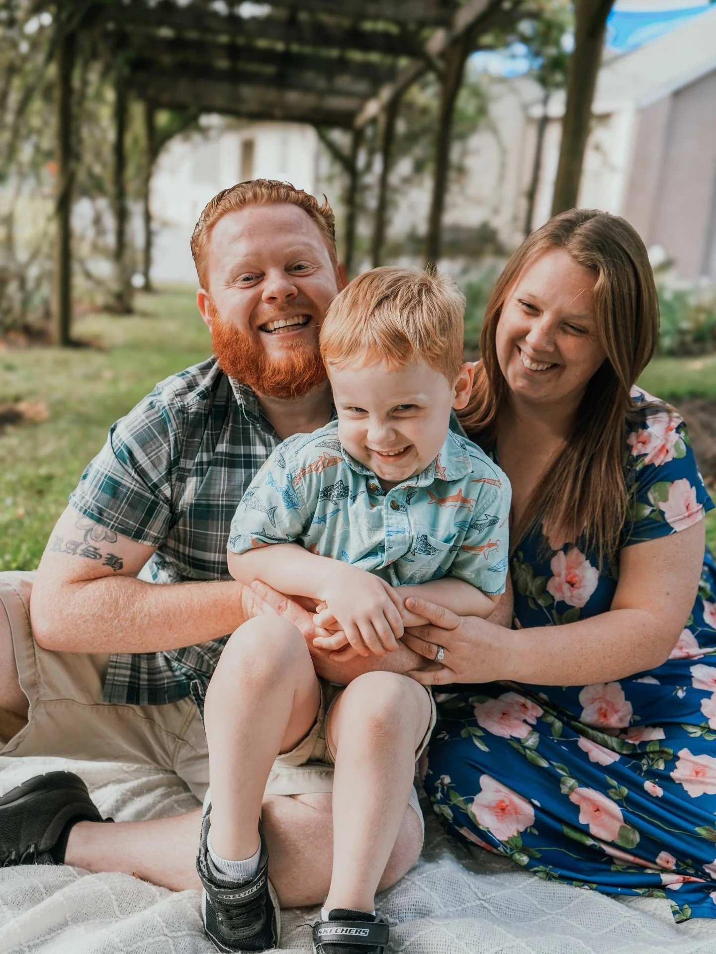 Loving these end of summer family photos for my dear friends 🫶🏻🫶🏻 
.
.
.
.
#baltimorephotographer #baltimorecountyphotographer #photographer #photography #photographerlife #sony #sonyalpha #sonya7rii #sonyphotographer #photographerofinstagram #ph