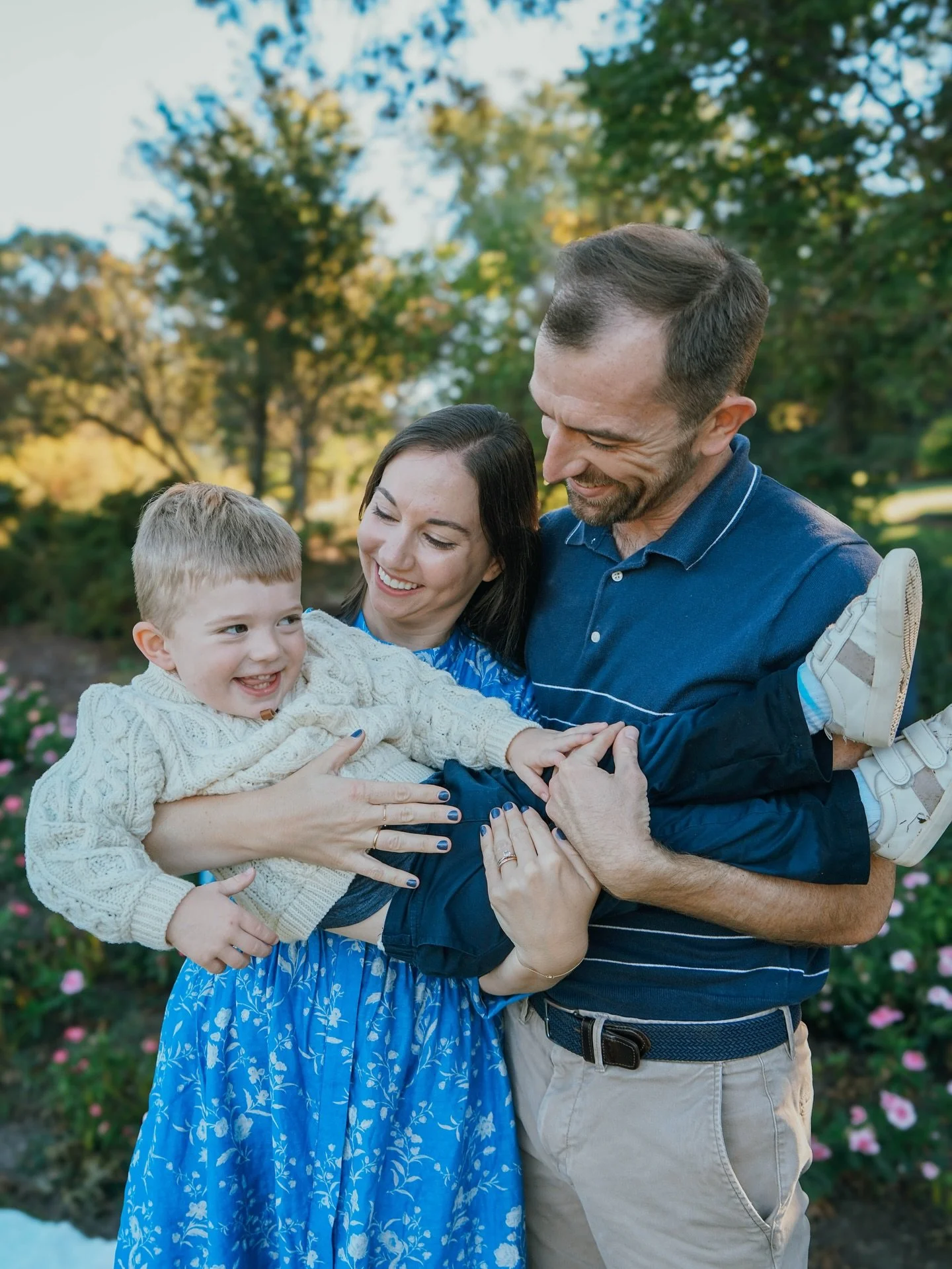 Sweater weather + family forever 🫶🏻 I mean look at this cuteness! Fall minis are in full swing 😍🍁🍂
.
.
.
.
#baltimorephotography #harfordcountyphotographer #baltimorecountyphotographer #photographer #photography #photographerlife #sony #sonyalph