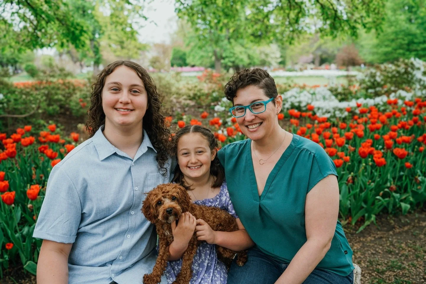 Happy Spring, friends! I can&rsquo;t wait to see you all at the tulip spring minis SO soon 🌷🌷Sign up for a session if you haven&rsquo;t already and don&rsquo;t forget to bring the whole fam (dogs included 🐶) for some adorable family photos!
.
.
.
