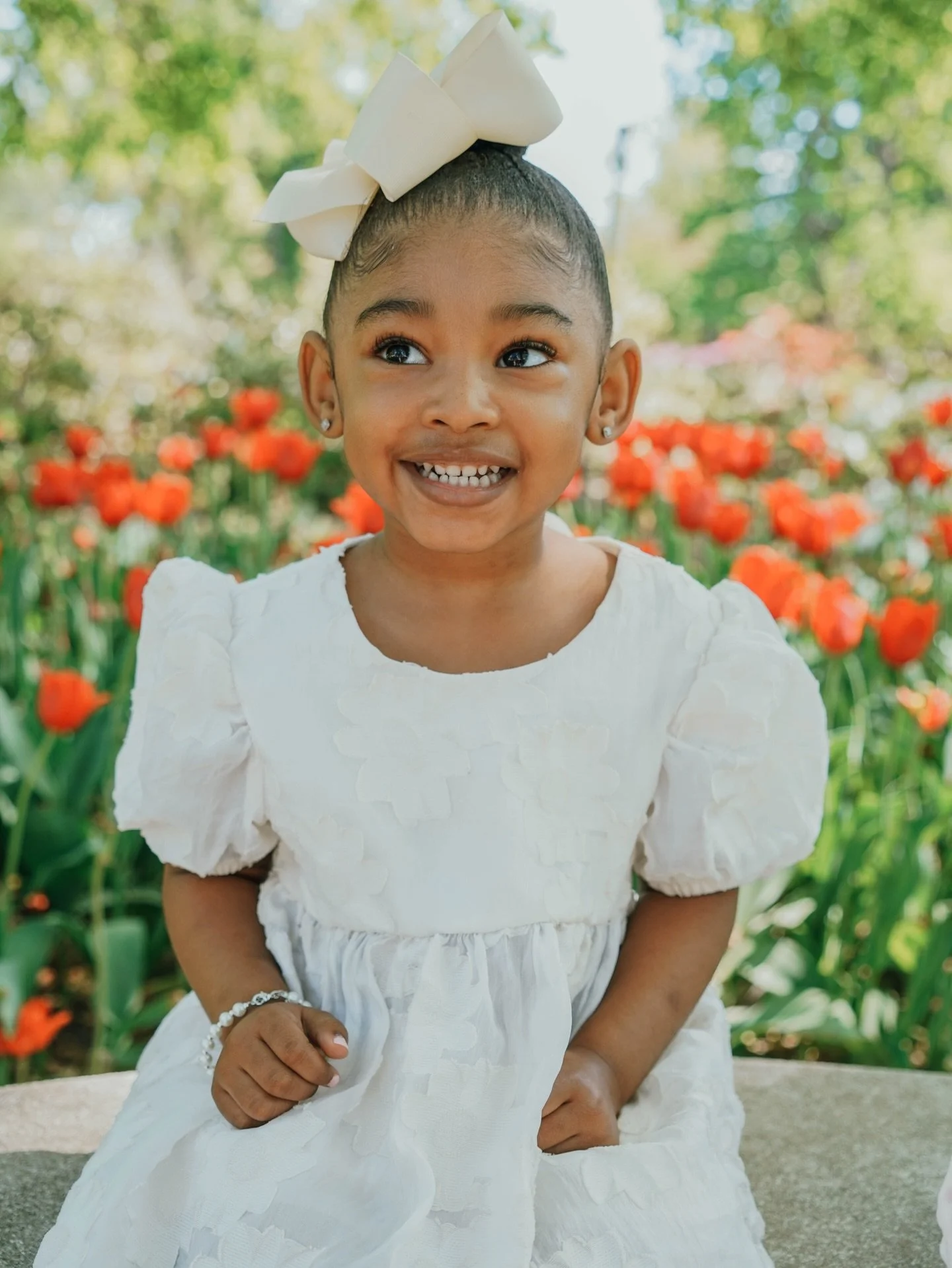 Happy Easter! I hope everyone has been enjoying this beautiful weather ☀️ I can&rsquo;t wait to see your bright &amp; shiny faces in just two short weeks for my spring minis with these gorgeous tulips! 💐🌷💐🌷 
.
.
.
.
#baltimorephotography #harford