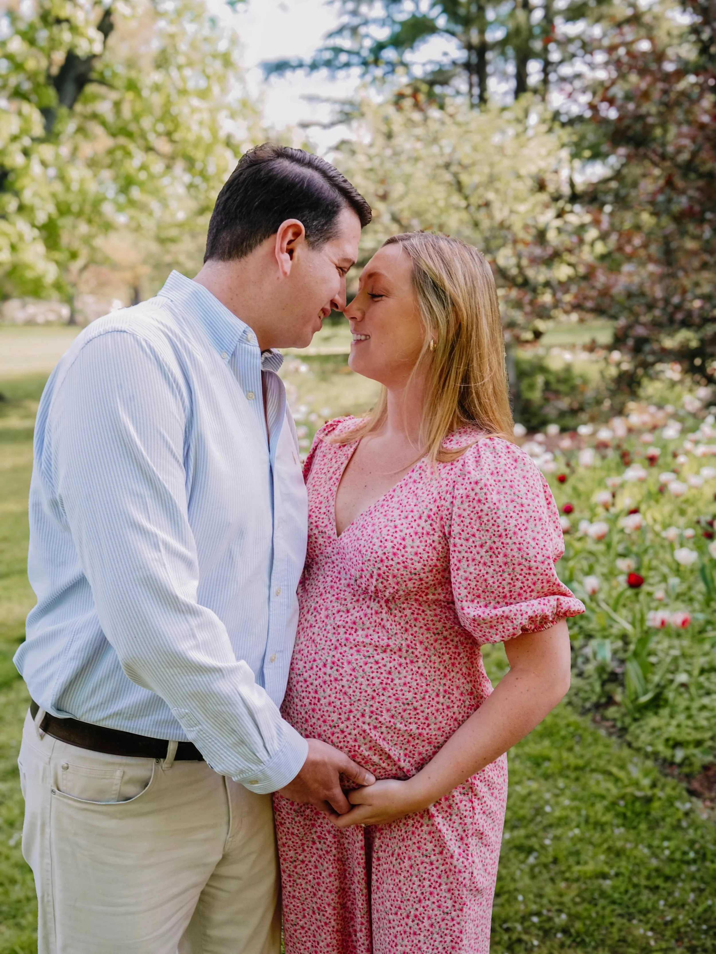 Happy Sunday ☀️🌷Sharing this sweet maternity session to brighten your day!
.
.
.
#harfordcountyphotographer #springphotography #maternityphotos #baltimorephotography #sherwoodgardens