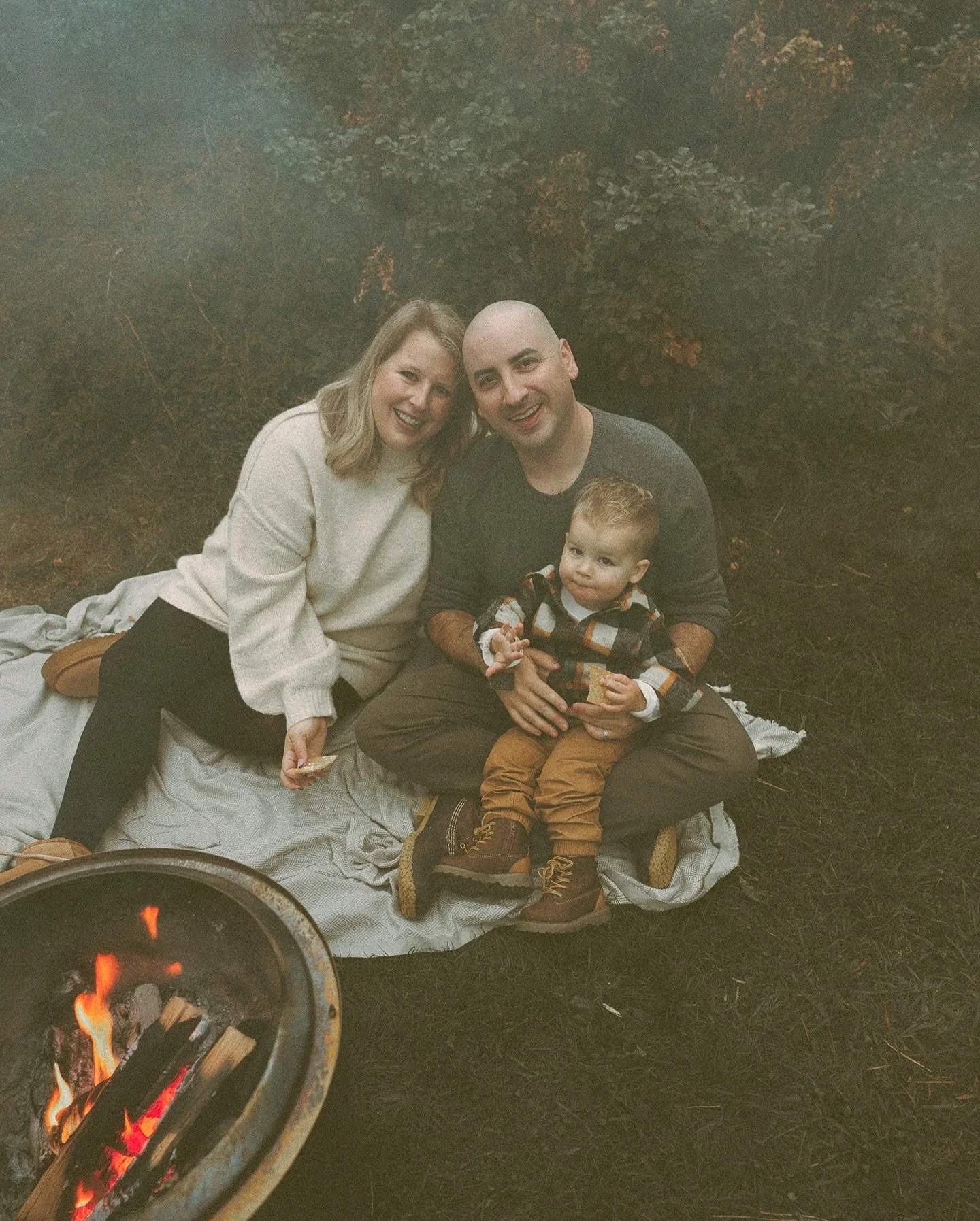 Stressed about family photos? 
Nah. Let’s roast marshmallows in our backyard and make some core memories. 🍁 
Really, though, family photos don’t have to be stressful! I think the best way to keep toddlers, and even teens, engaged is to