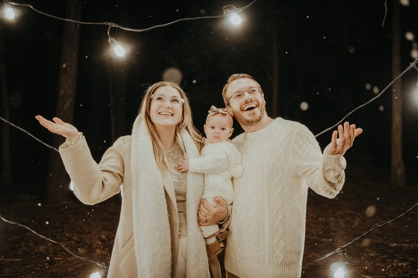 Let it snow, let it snow, let it snow! ❄️ 

#audralynnphoto #newhampshirefamilyphotographer #mainefamilyphotographer #holidayminisessions