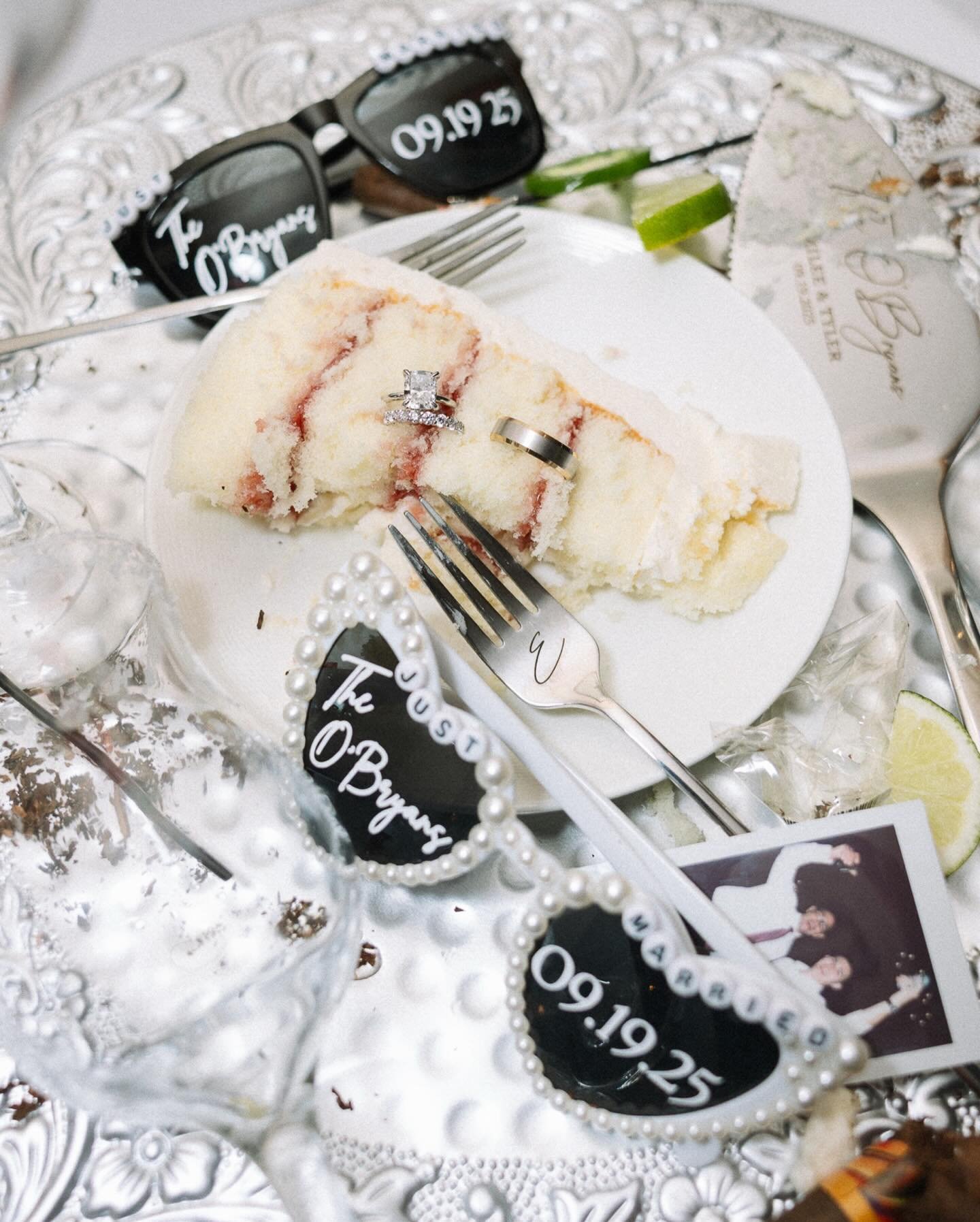 Mr. + Mrs. O&rsquo;Bryan! Here are some of my favorite moments from this gorgeous wedding at @dellleaweddingsandevents last fall, and let me tell you, this crowd knew how to party! 

Looking for a wedding photog? I&rsquo;ve got room for 2 more weddin