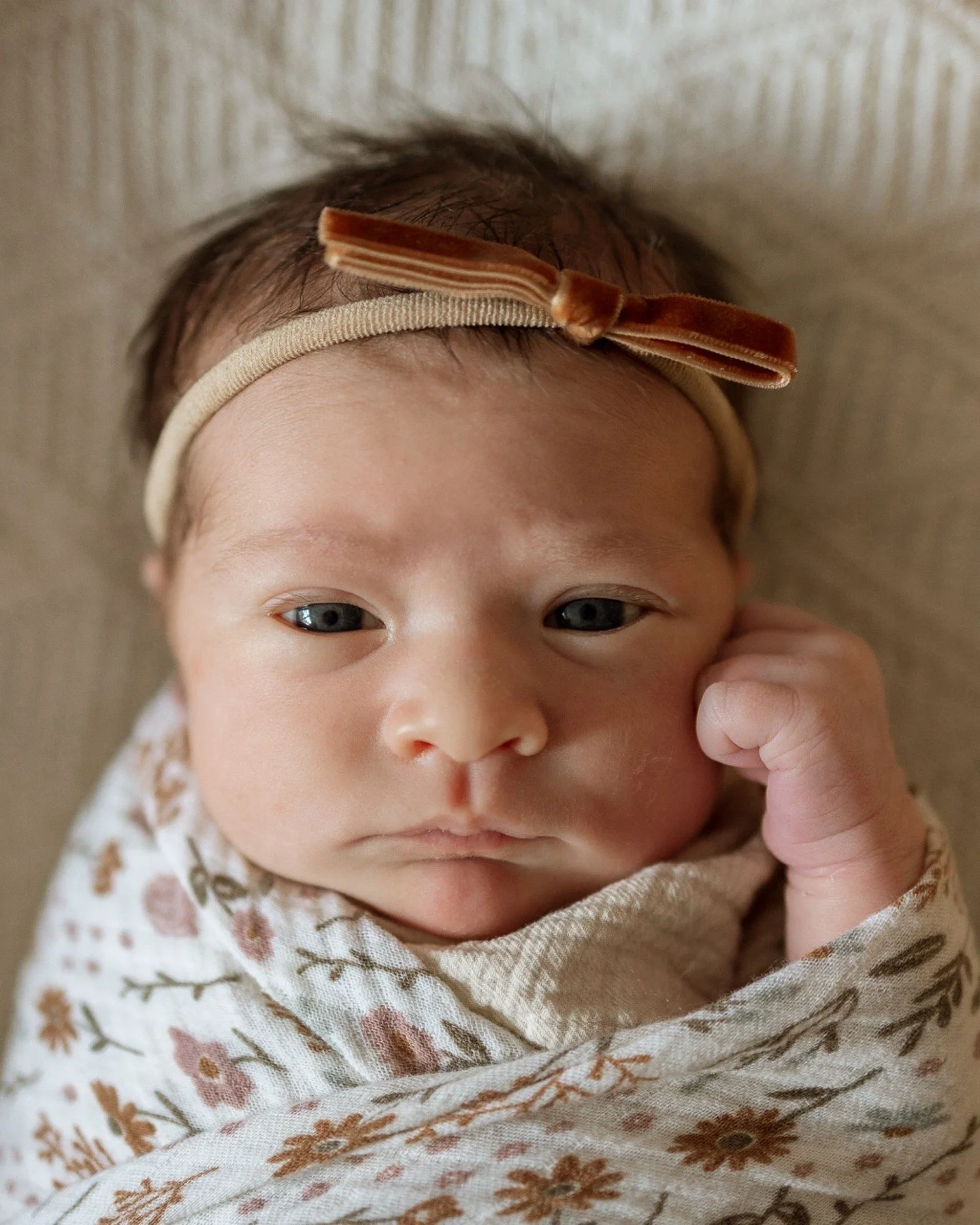 In-home newborn sessions are basically me third-wheeling your love bubble while capturing the sweetest little chaos. No props, no pressure, no leaving the house with a 6-day-old and a diaper bag packed like you&rsquo;re fleeing the country. 🤍

Just 
