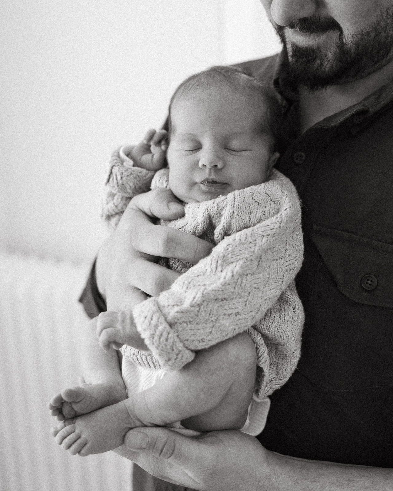 B/W or color??

I&rsquo;ll always vote B/W🤍

#nhnewbornphotographer #newhampshirenewbornphotographer #mainenewbornphotographer  #unraveledacademy #philchesterpresets