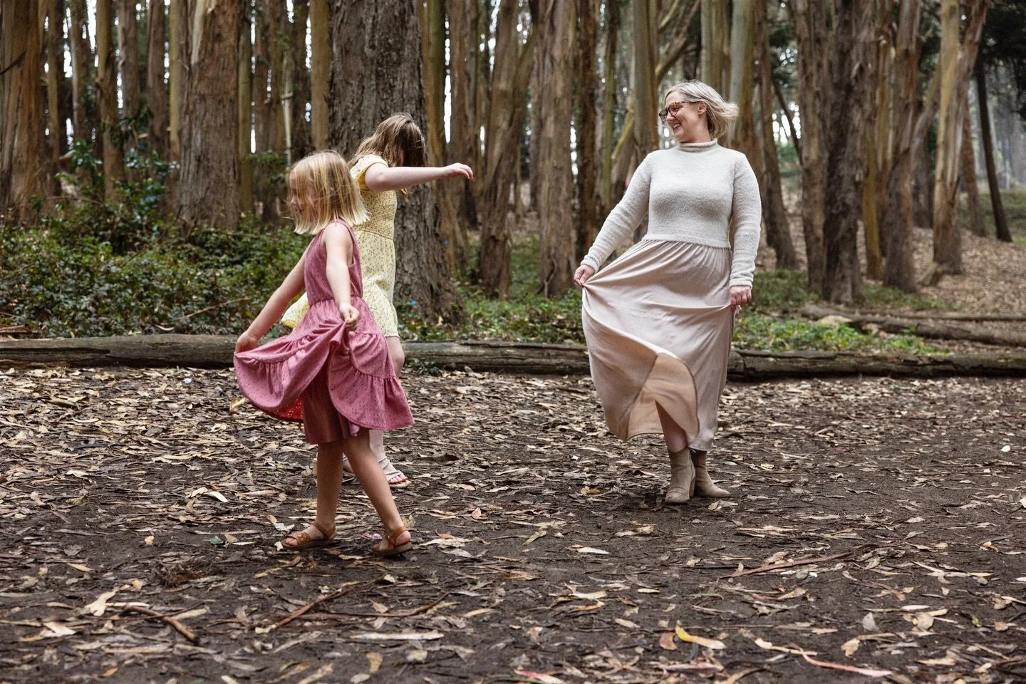 Dancing into the weekend
⠀⠀⠀⠀⠀⠀⠀⠀⠀
 
⠀⠀⠀⠀⠀⠀⠀⠀⠀
#familyphotographer #alamedafamilyphotographer #eastbayfamilyphotographer #oaklandfamilyphotographer #maternityphotographer newbornphotographer sanfranciscofamilyphotographer  bayareafamilyphotographer t