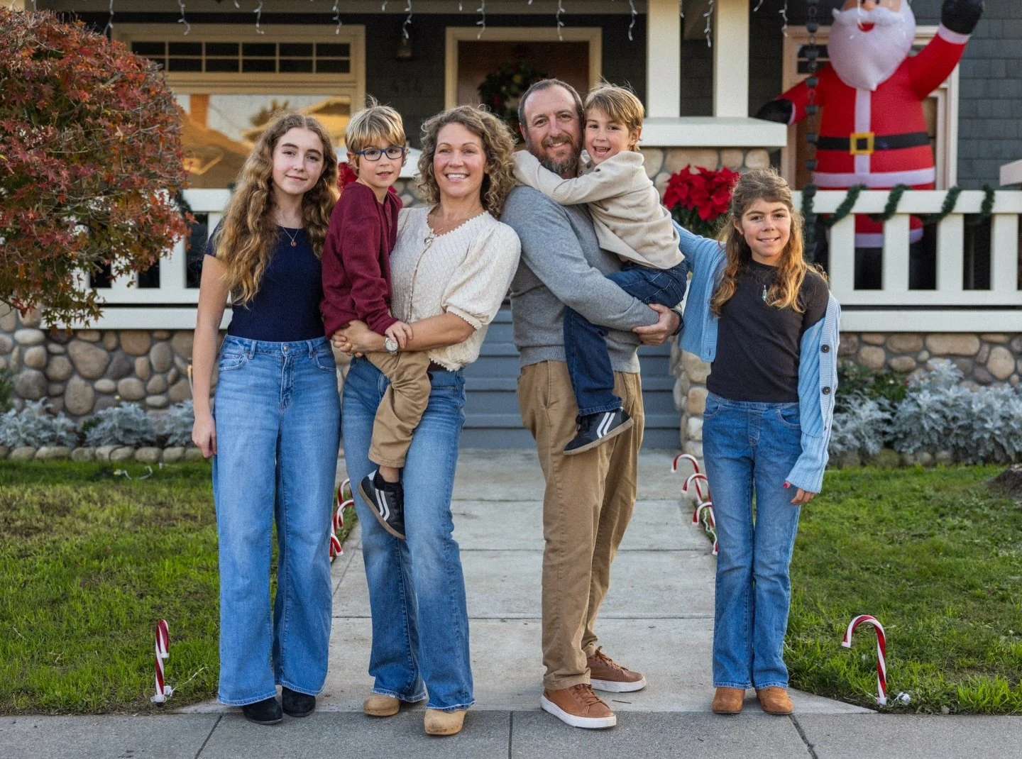 Cozy magical holiday family time. 
⠀⠀⠀⠀⠀⠀⠀⠀⠀
#portraitphotographer #sfbayareaphotographer  #familyphotographer