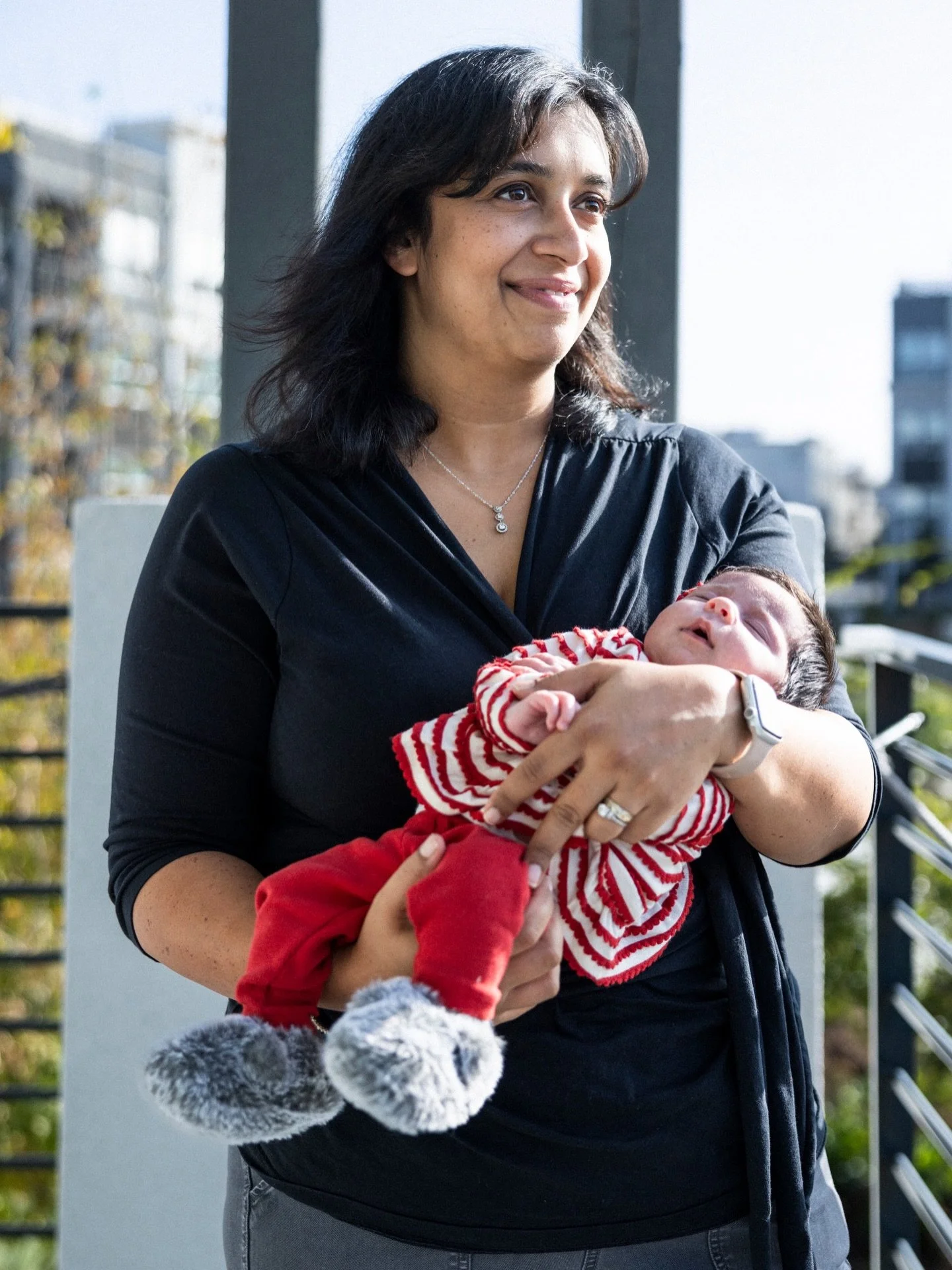 Meet baby Rani! Just in time for the holidays. 
⠀⠀⠀⠀⠀⠀⠀⠀⠀
#portraitphotographer #sfbayareaphotographer  #familyphotographer