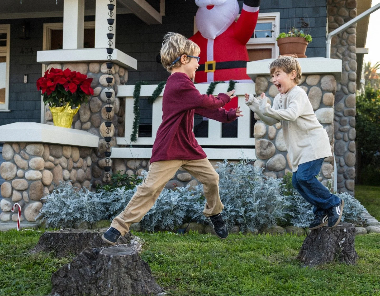 Whose kids are in full Christmas Eve crazy?! 
⠀⠀⠀⠀⠀⠀⠀⠀⠀
#portraitphotographer #sfbayareaphotographer  #familyphotographer