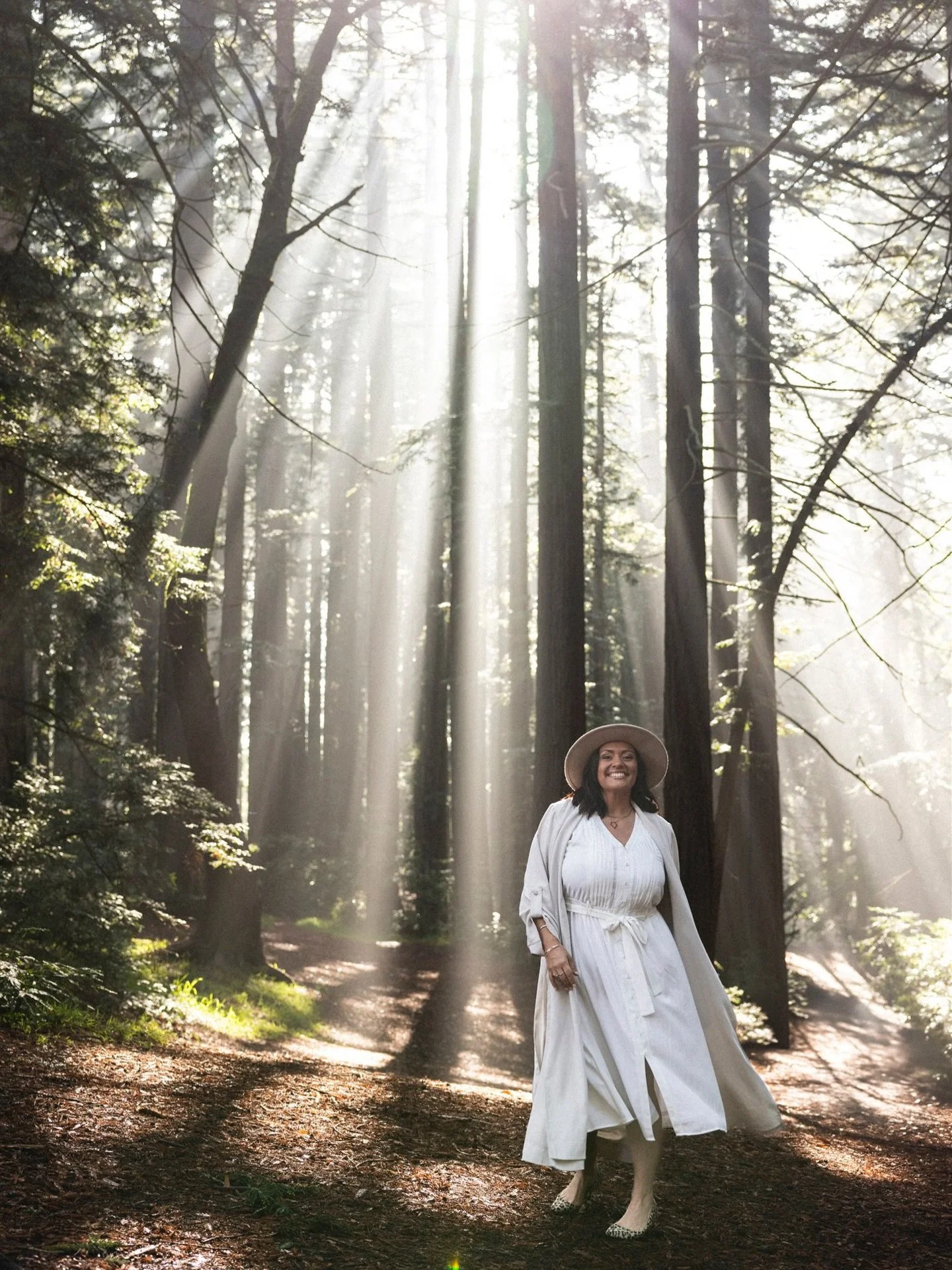 Lady Iris, you&rsquo;re glowing! 
⠀⠀⠀⠀⠀⠀⠀⠀⠀
************************
Reflecting on 2025 and all the things that continue to shape who I am, as a photographer, mother, and coach. Feeling grateful, and doing the work to remember I am lucky and blessed 