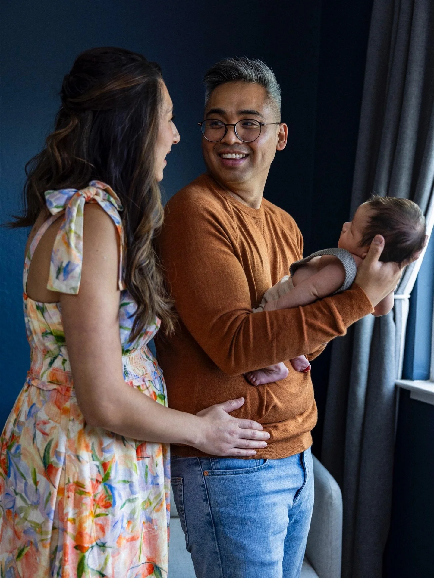 Cozy rainy day new baby feels. 
⠀⠀⠀⠀⠀⠀⠀⠀⠀
#portraitphotographer #sfbayareaphotographer  #familyphotographer