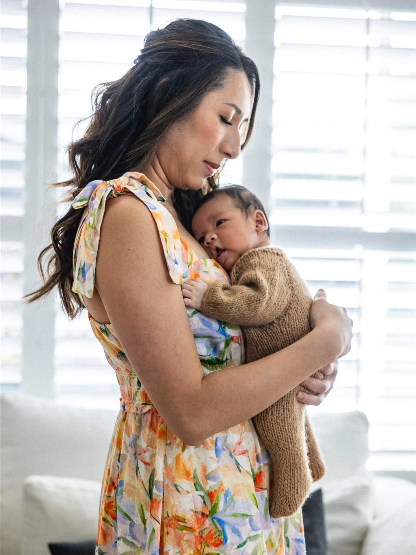 The best most quiet days at home with little babe snuggles. 
⠀⠀⠀⠀⠀⠀⠀⠀⠀
#portraitphotographer #sfbayareaphotographer  #familyphotographer