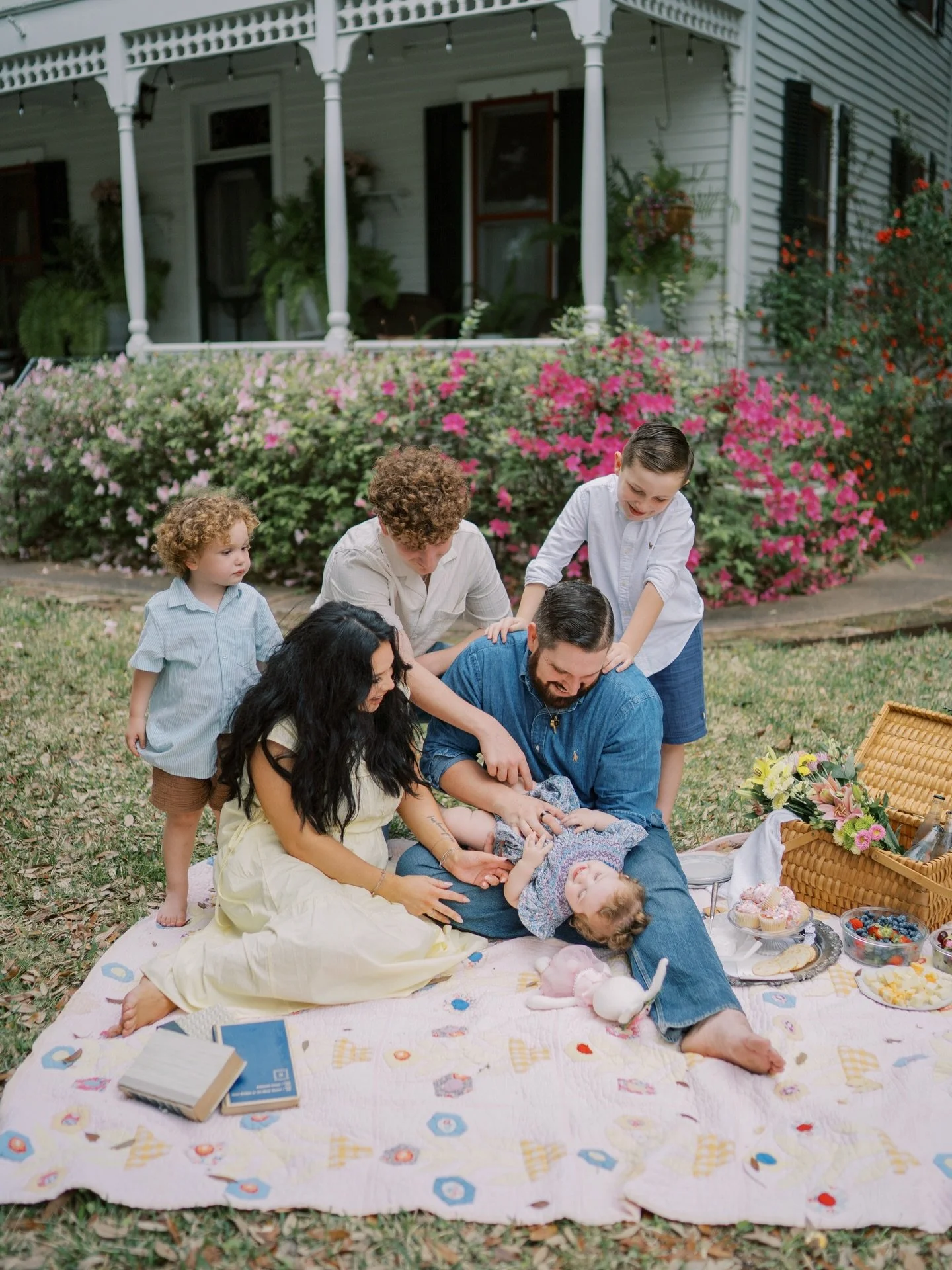 Scotland turns one! Living her best life with the best big brothers 💐