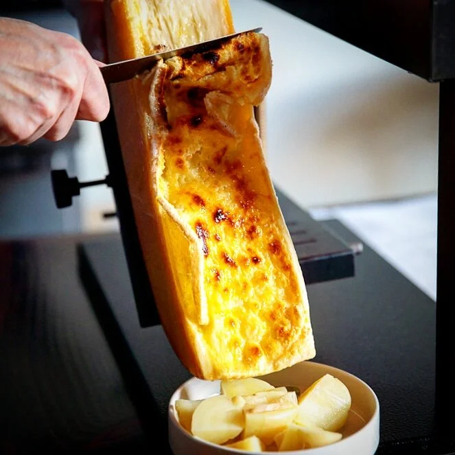 Smithward Bar 3066 - Raclette cheese and Victorian wine
