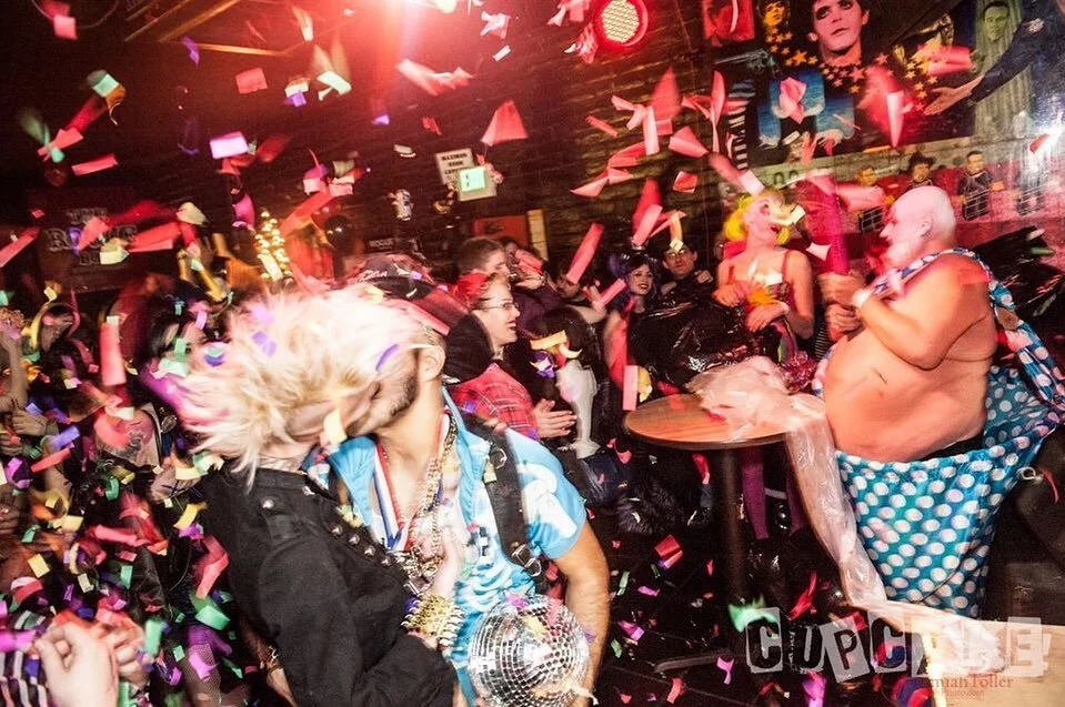 JAM ON IT! Unfortunately @infamousboomboom cannot attend tonight ... our sister is in INDIA performing. All life’s a stage 🎉