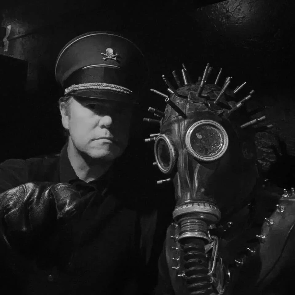 Life is a ritual. Dropping in noir.