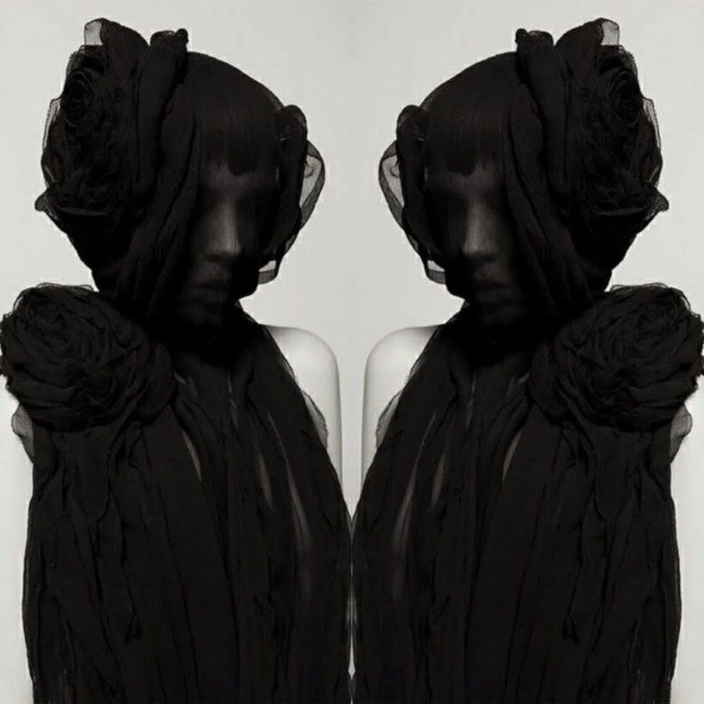 RITU▲L NOIR 
12.28.2019 · 9PM · 21+ · $6 ·  The Lunchbox
____________________________________________
A night of sacred audio, transmutation on the dancefloor, dark fashion & spiritual growth. 
This month's theme is H