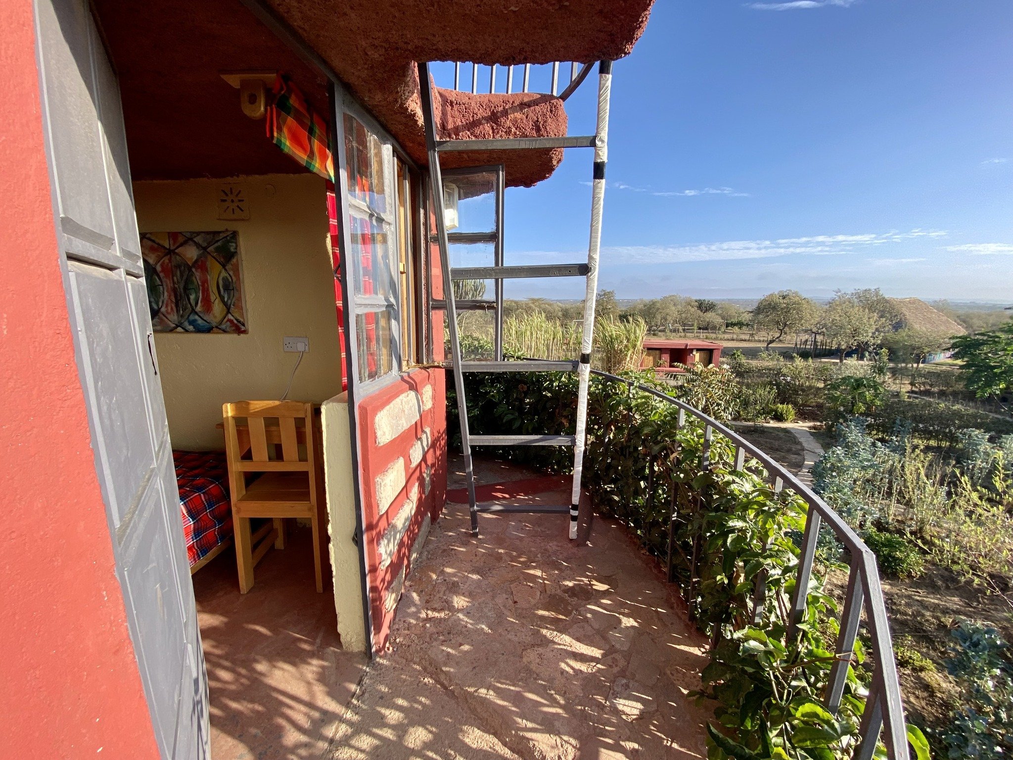 With the sweet aroma of jasmine rising from below and the stars shining from above, our Honeymoon Tower Suite is the ultimate romantic escape. Perched halfway up our iconic tower, this secluded haven offers an unforgettable and truly unique couples' 