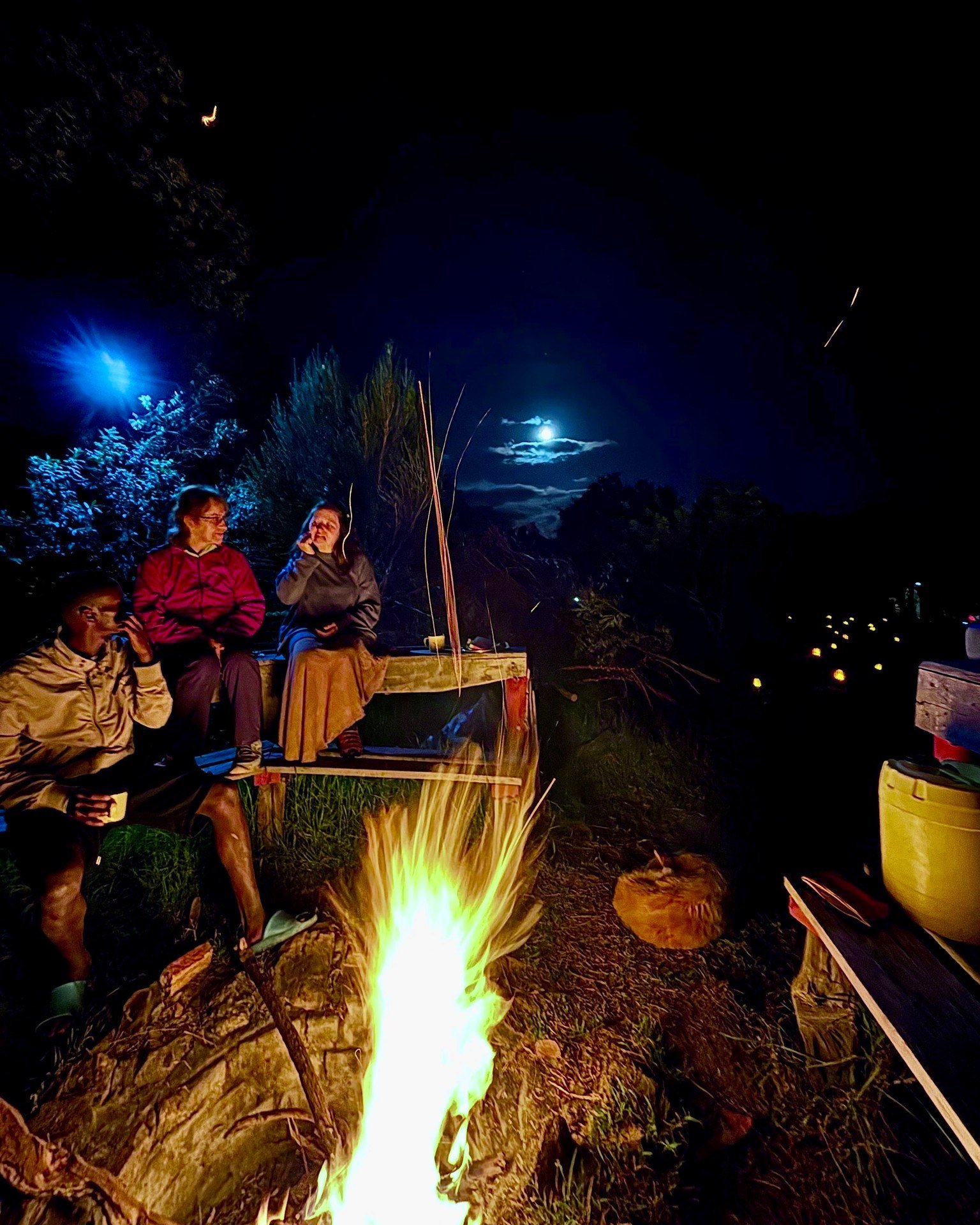 Full moon. Cracking fire. Cold drinks. Warm vibes. Come hang under the Kenyan night sky at #Bomanoma Eco-Lodge &amp; Organic Farm. 

#Kenya #Africa #safari #fullmoon #BonfireNights #ecolodge #naturelovers #naturephotography #camping #campinglife #moo