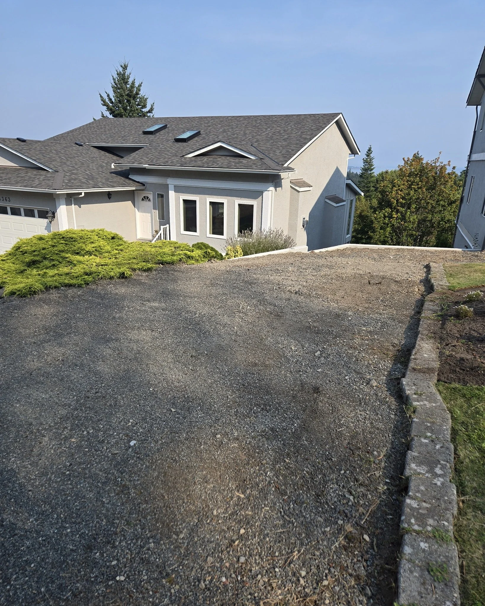 Gravel driveway clean up!  #landscapingvictoria #HomeServicesMarketing #electrictools #homeservices #commerciallandscaping #LandscapingVictoria #egotools #landscape #yyj #gardening #victoriabc