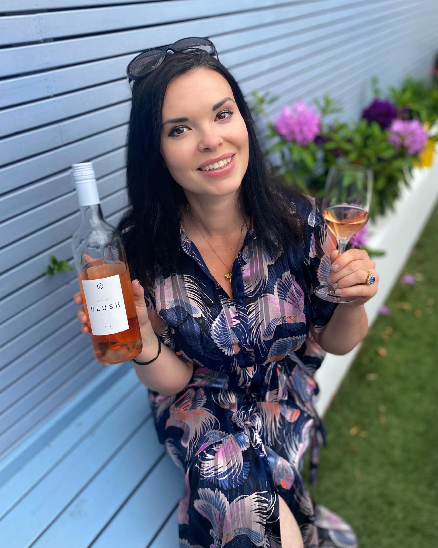 🏴󠁧󠁢󠁷󠁬󠁳󠁿 My first #WelshWine - which I admittedly cracked into the night before #WelshWineWeek officially began because it was a beautiful evening calling for a ros&eacute;.

🍇The 2019 #ros&eacute; is 50% #Triomphe, typically a grape with very