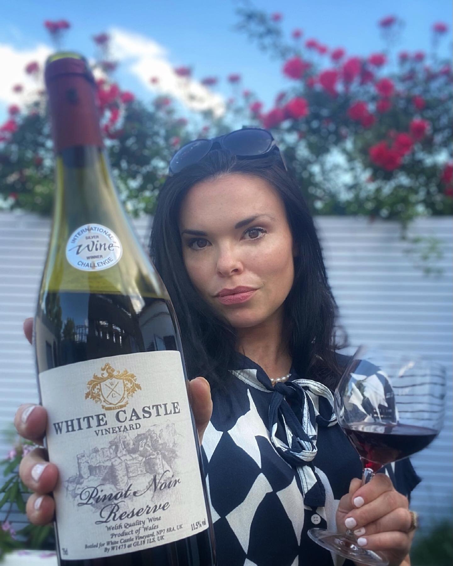 🍷 It&rsquo;s time to get serious about #WelshWine - because damn it, it deserves it. Especially when it&rsquo;s as delicious as the award-winning #PinotNoir from #WhiteCastle @welshwines 

🥈In a record-breaking year #Wales took home 6 medals from t