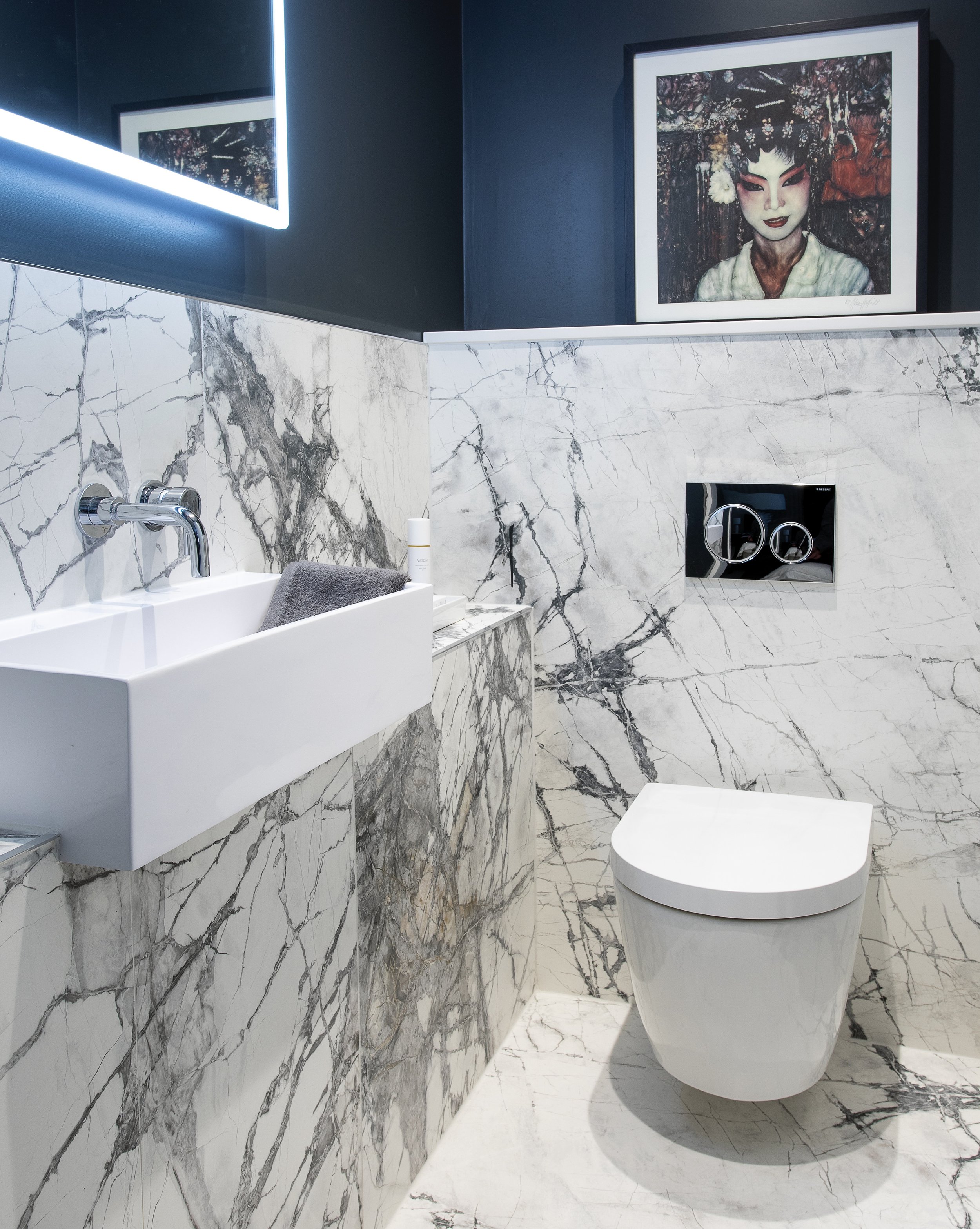 G2 en-suite cropped jpg.jpg
