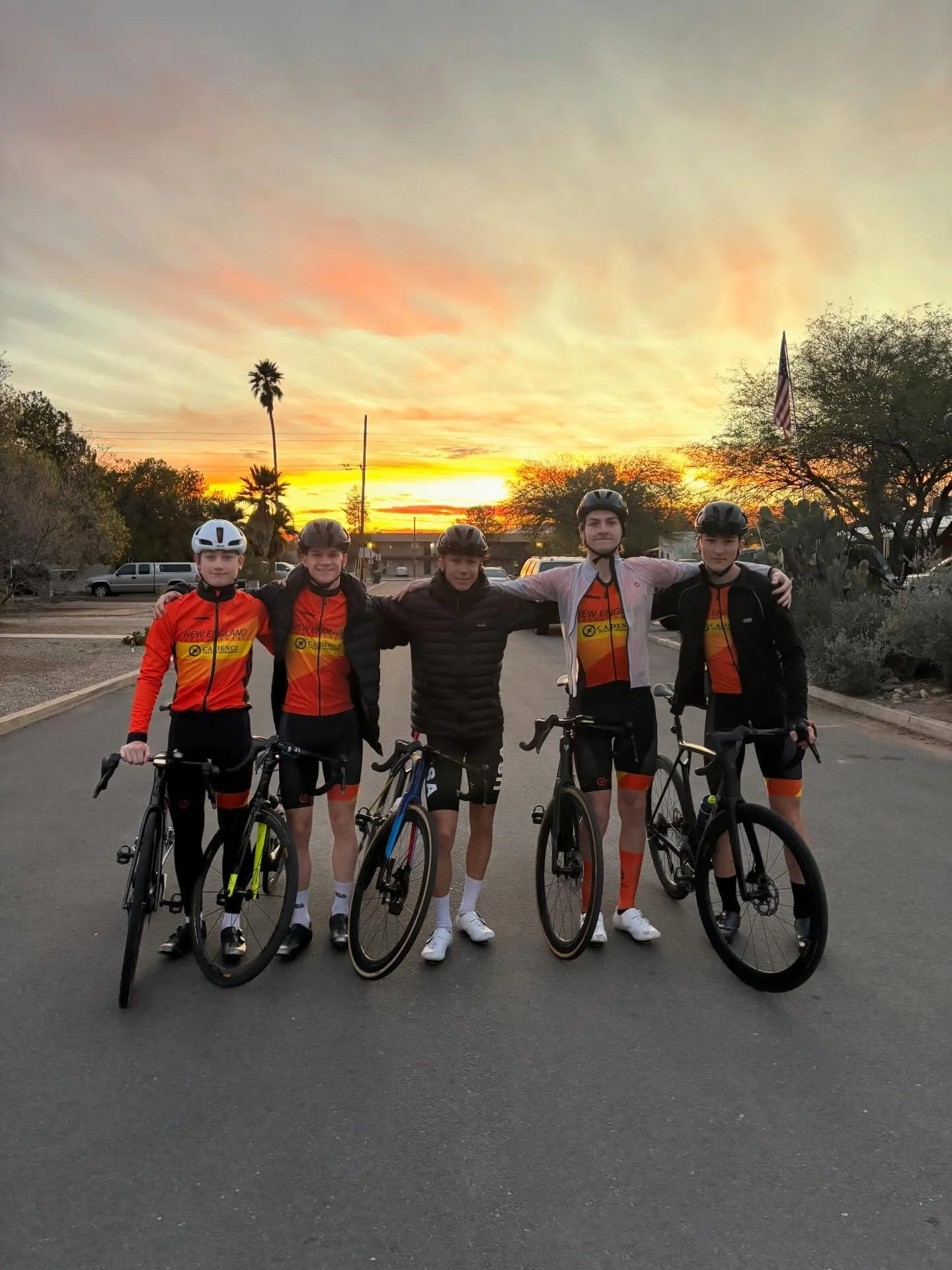 Camp day #1 - sunrise spin and a visit to the @tucsonvelodrome. Thanks to Coach John Walsh, multi-time National champion, for the instruction. That was a lot of fun!

@cadencewealth
@gottagetglassman
@ConnectPayUSA
@contentfactoryracing
@vergesport
@