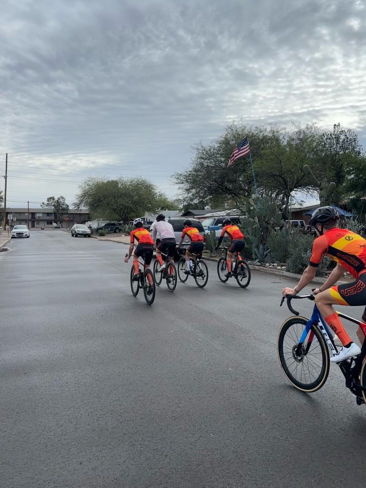Big Square day w/ pace lines. But what&rsquo;s with the 50&deg; rainy?!

@cadencewealth
@gottagetglassman
@ConnectPayUSA
@contentfactoryracing
@vergesport
@contentfactoryracing
@lazersportna
@tifosioptics
@cyclesmartinc
@wellsavecrit
@velotoze
@usacy