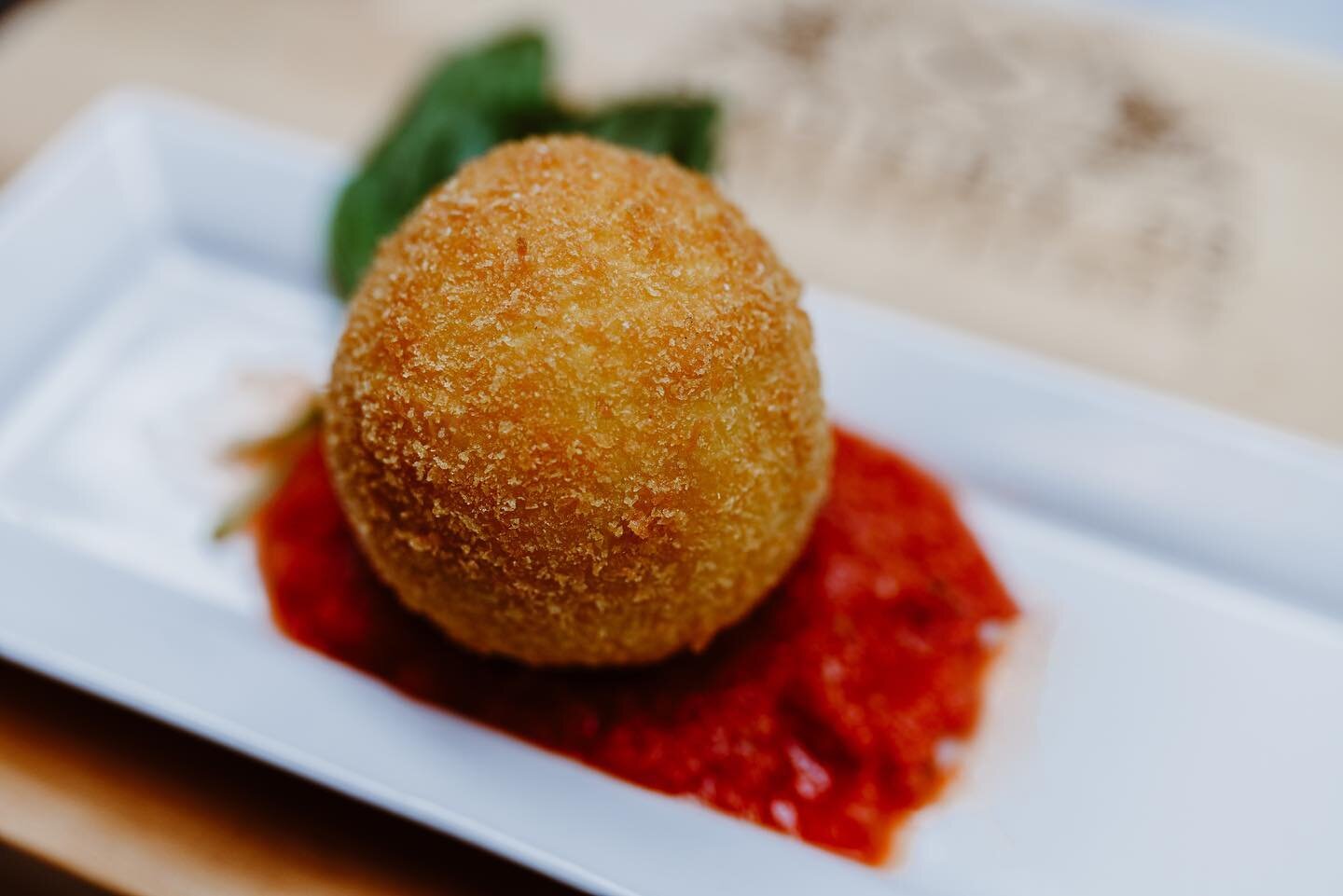 This is not your average arancini!

Stuffed with braised beef, peas, and imported parmigiana reggiano. Now on our menu!
*
*
*
*
*
*
#northshore #northshoreeats #homemade #pasta #pizza #arancini #boston #bostoneats #bostonfoodies #bostonfoodie #norths